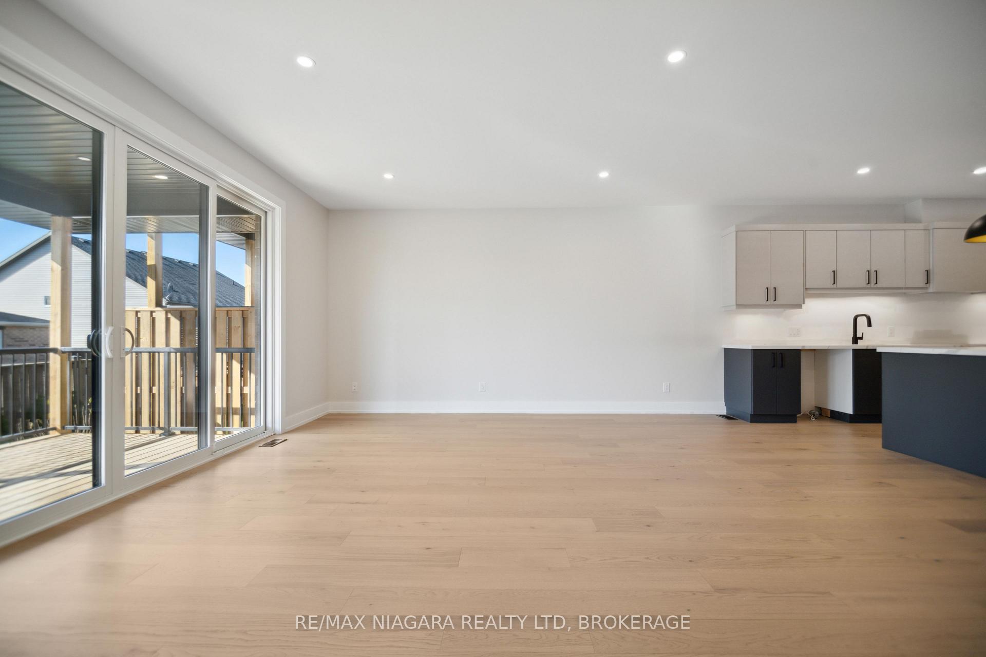 Photo 16 of Unit 2, 300 Richmond Street, Thorold, Confederation Heights — HOMEH