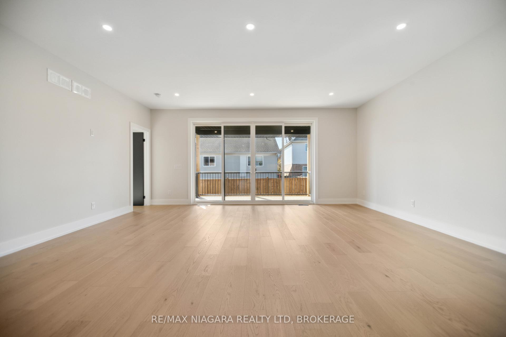 Photo 17 of Unit 2, 300 Richmond Street, Thorold, Confederation Heights — HOMEH