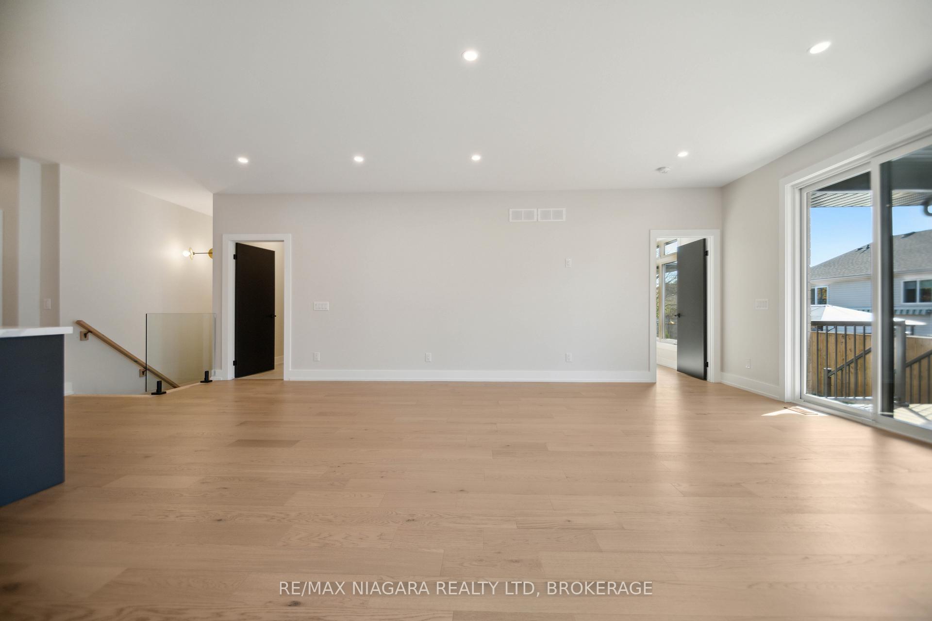 Photo 18 of Unit 2, 300 Richmond Street, Thorold, Confederation Heights — HOMEH
