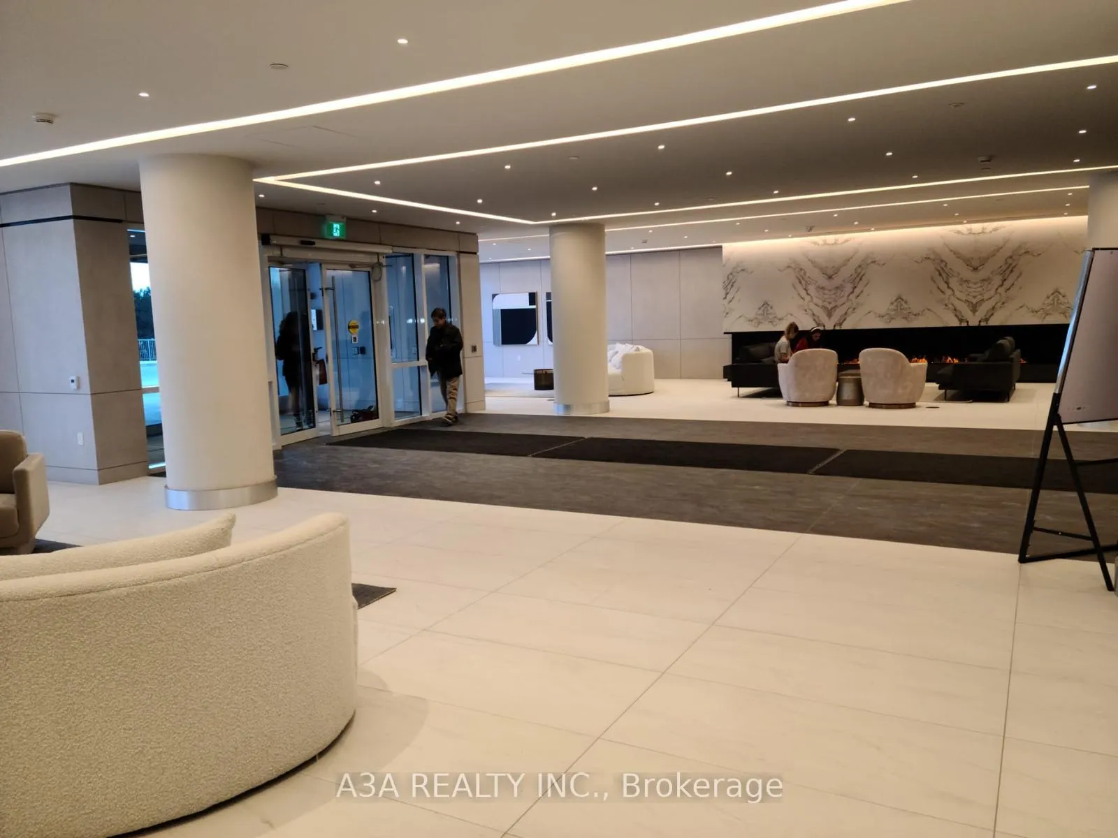 Photo 6 of Unit 227, 50 Upper Mall Way, Vaughan, Brownridge — HOMEH