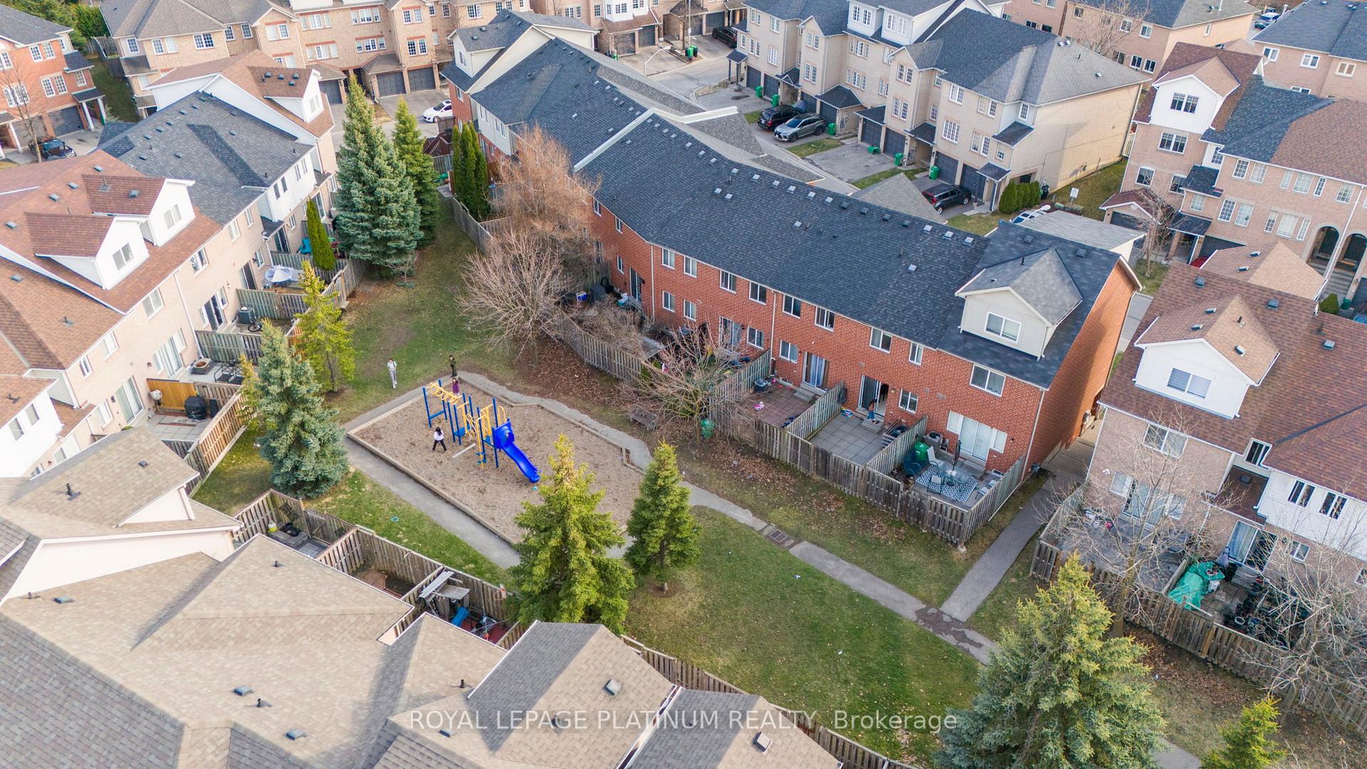 Photo 3 of 41 Spadina Road, Brampton, Brampton West — HOMEH