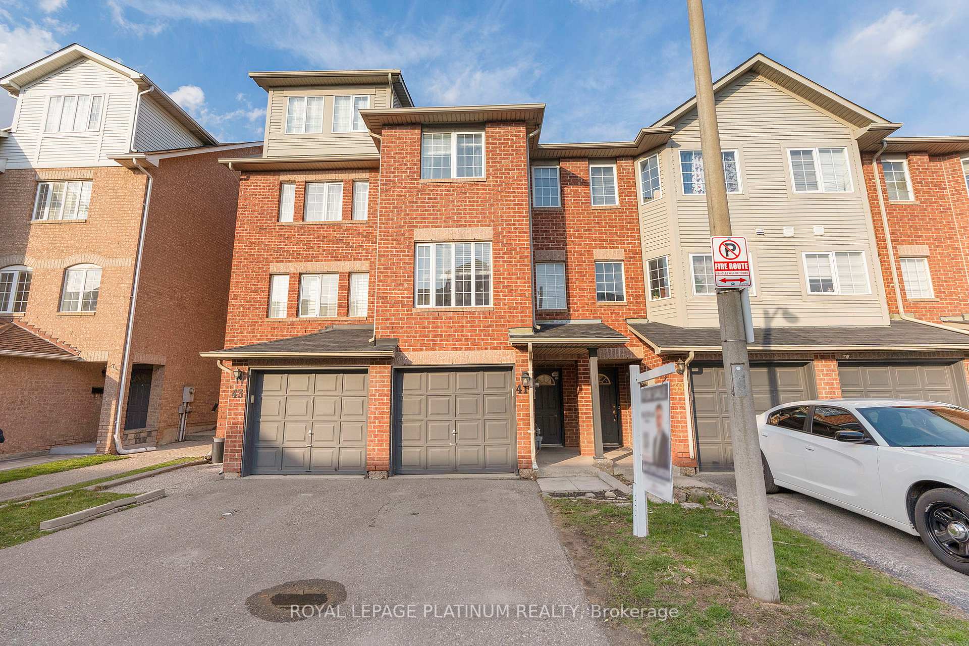 Photo 4 of 41 Spadina Road, Brampton, Brampton West — HOMEH