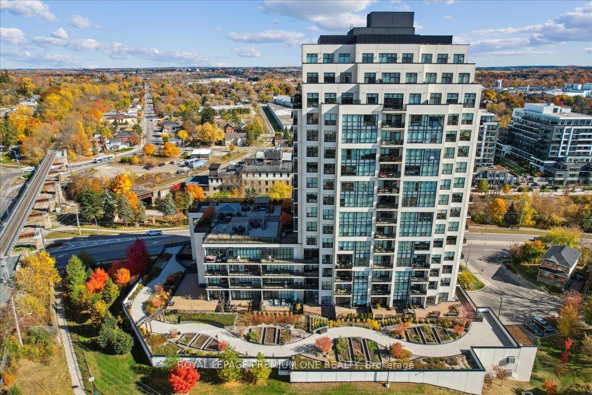 Front of Unit 301, 150 Wellington Street E