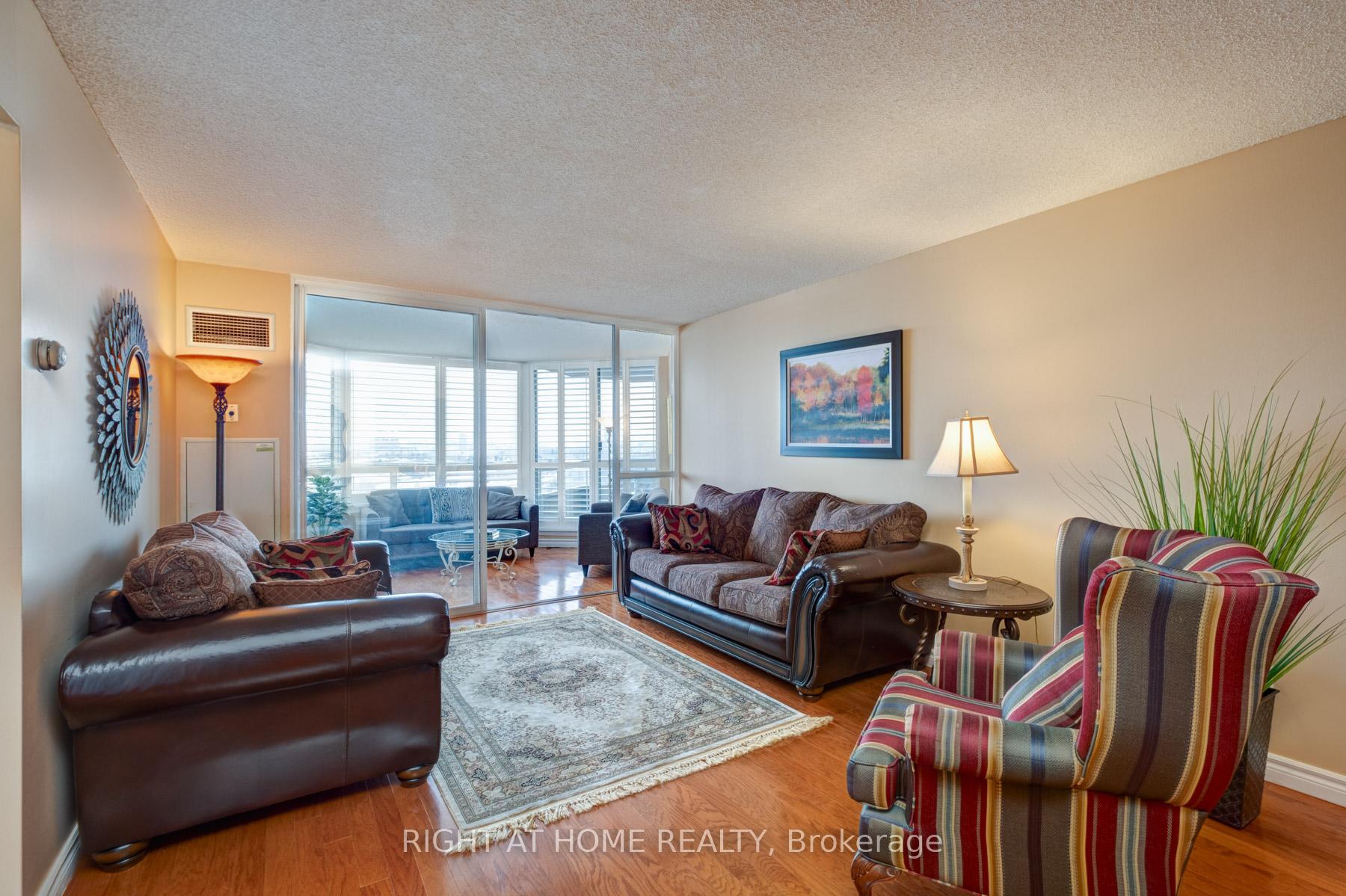Photo 11 of Unit 1113, 610 Bullock Drive, Markham, Markville — HOMEH