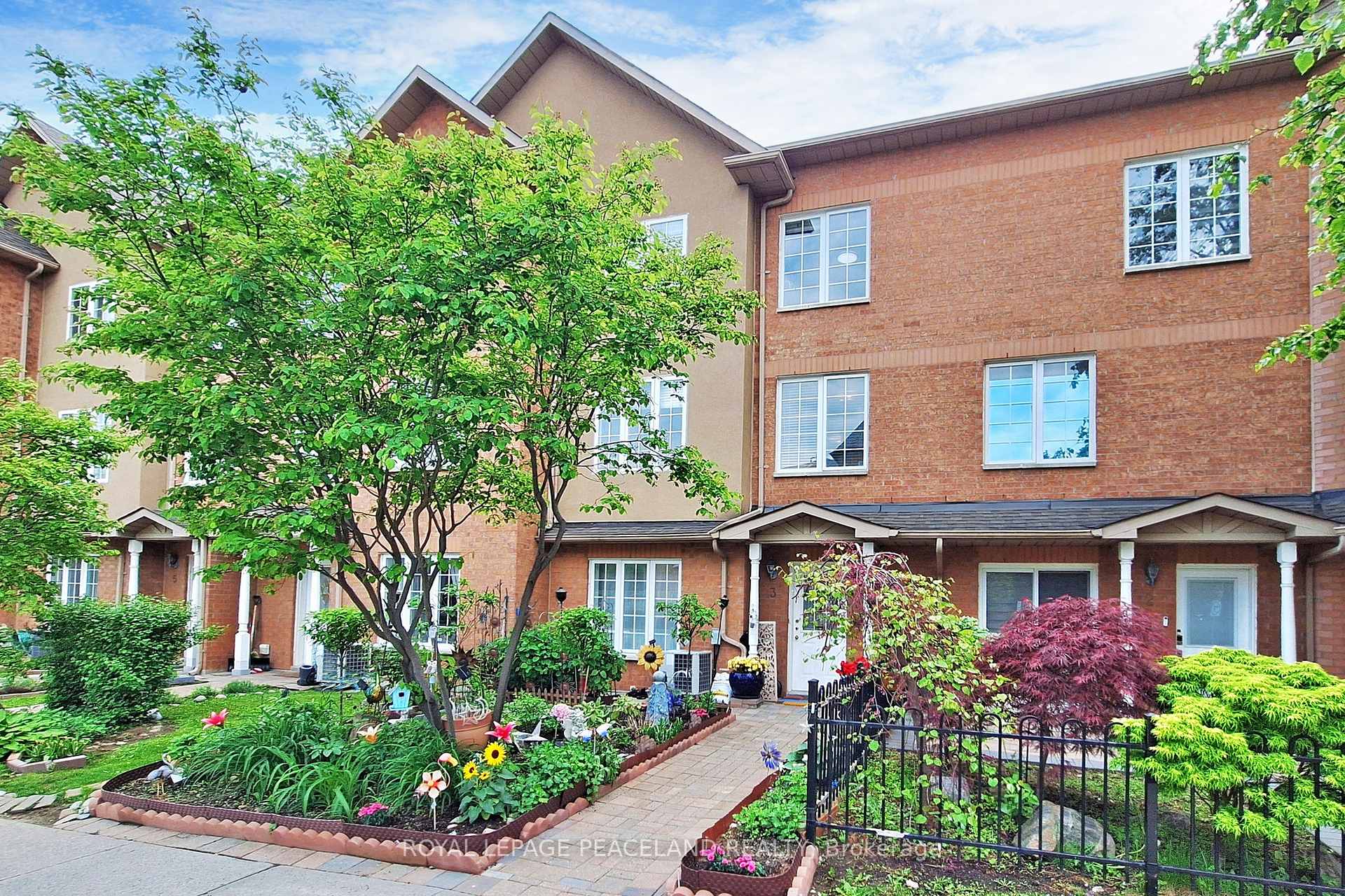 Photo 3 of Unit 3, 15 St Moritz Way, Markham, Unionville — HOMEH