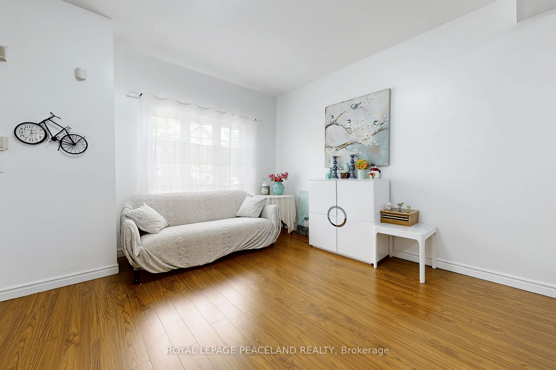 Photo 6 of Unit 3, 15 St Moritz Way, Markham, Unionville — HOMEH