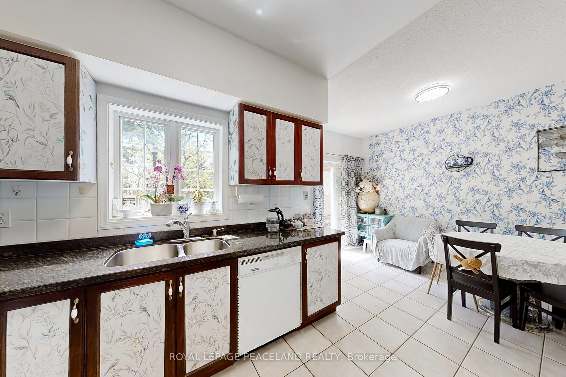 Photo 10 of Unit 3, 15 St Moritz Way, Markham, Unionville — HOMEH