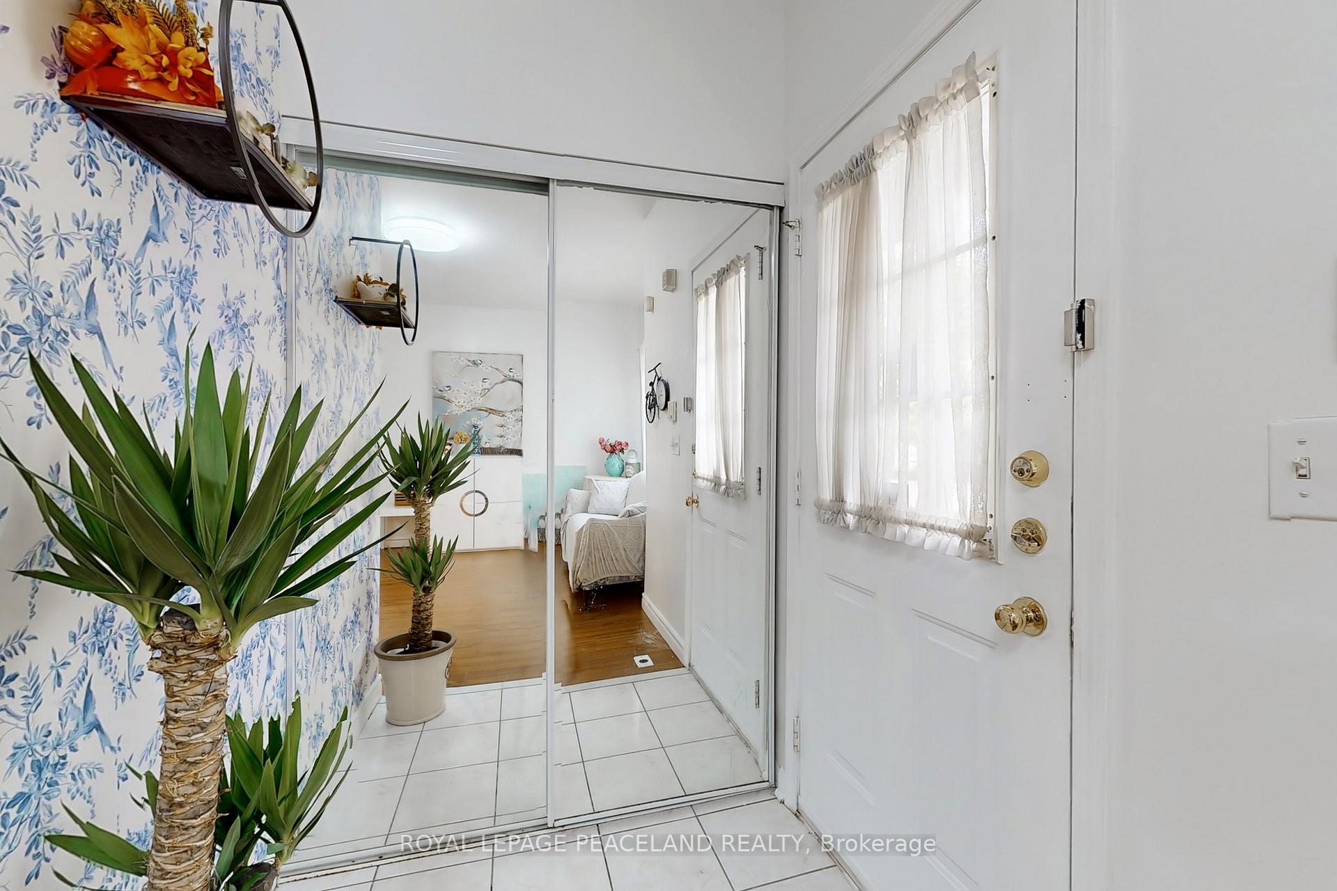 Photo 13 of Unit 3, 15 St Moritz Way, Markham, Unionville — HOMEH