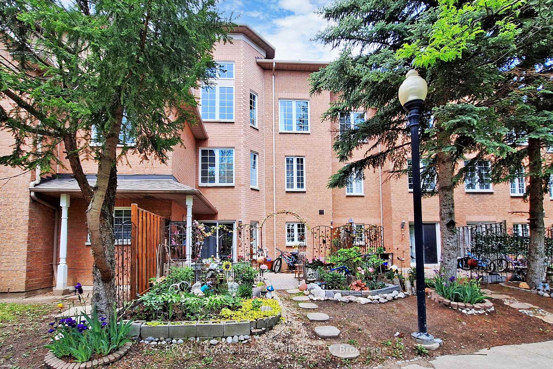 Photo 29 of Unit 3, 15 St Moritz Way, Markham, Unionville — HOMEH