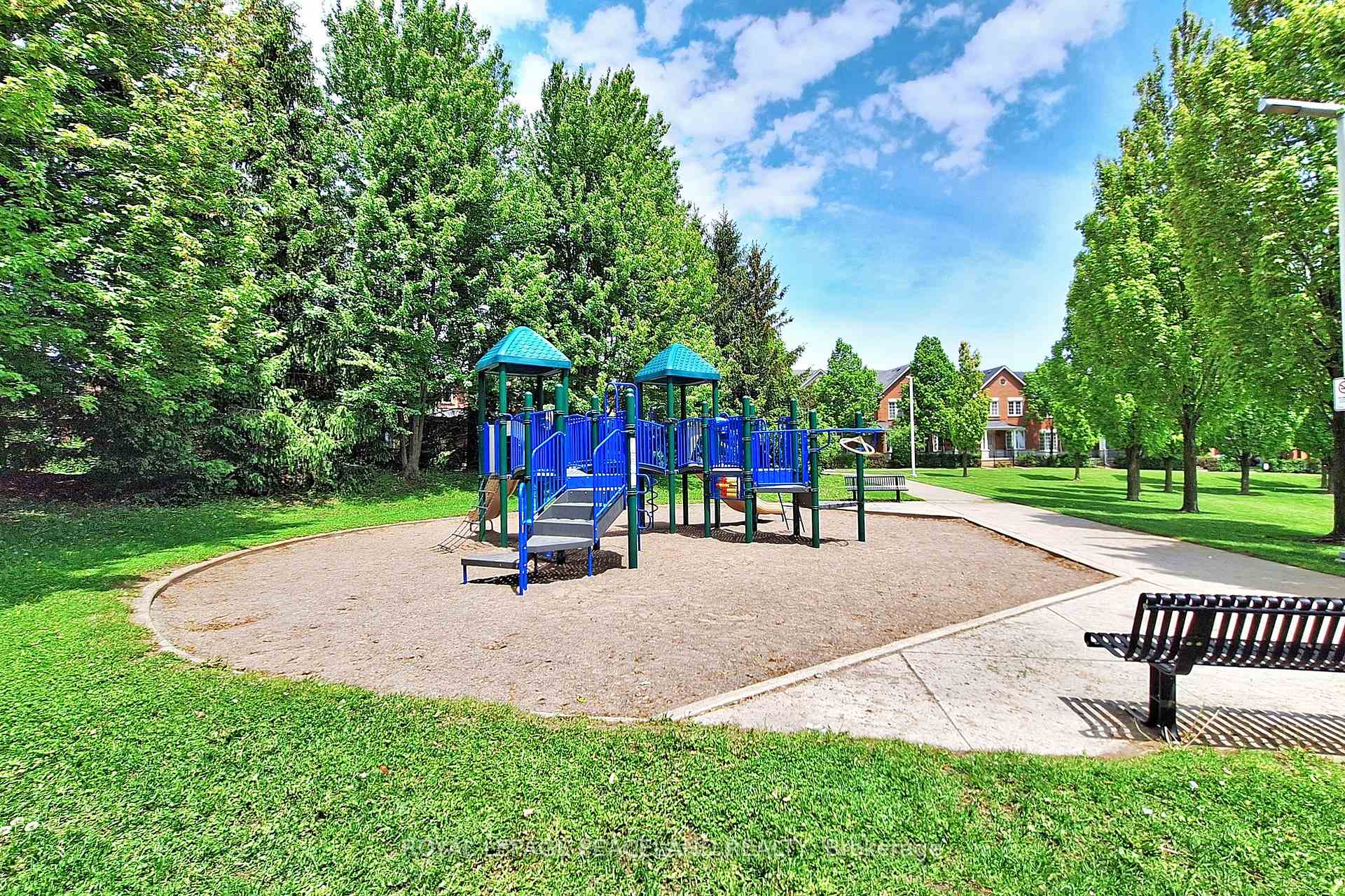 Photo 34 of Unit 3, 15 St Moritz Way, Markham, Unionville — HOMEH