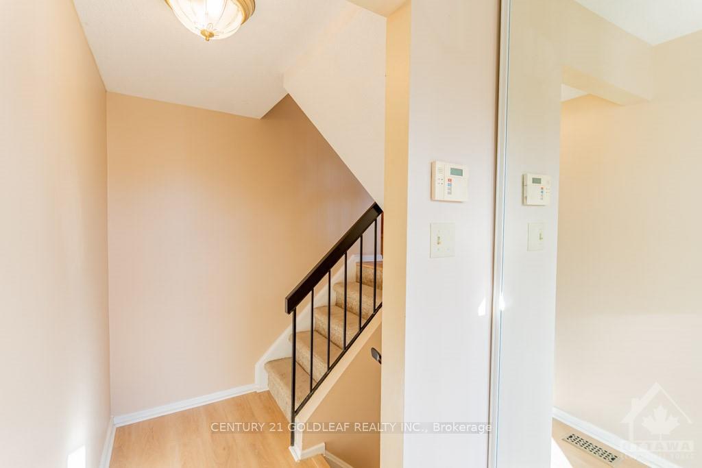 Photo 4 of 1466 Lassiter Terrace, Ottawa, Beaconwood — HOMEH