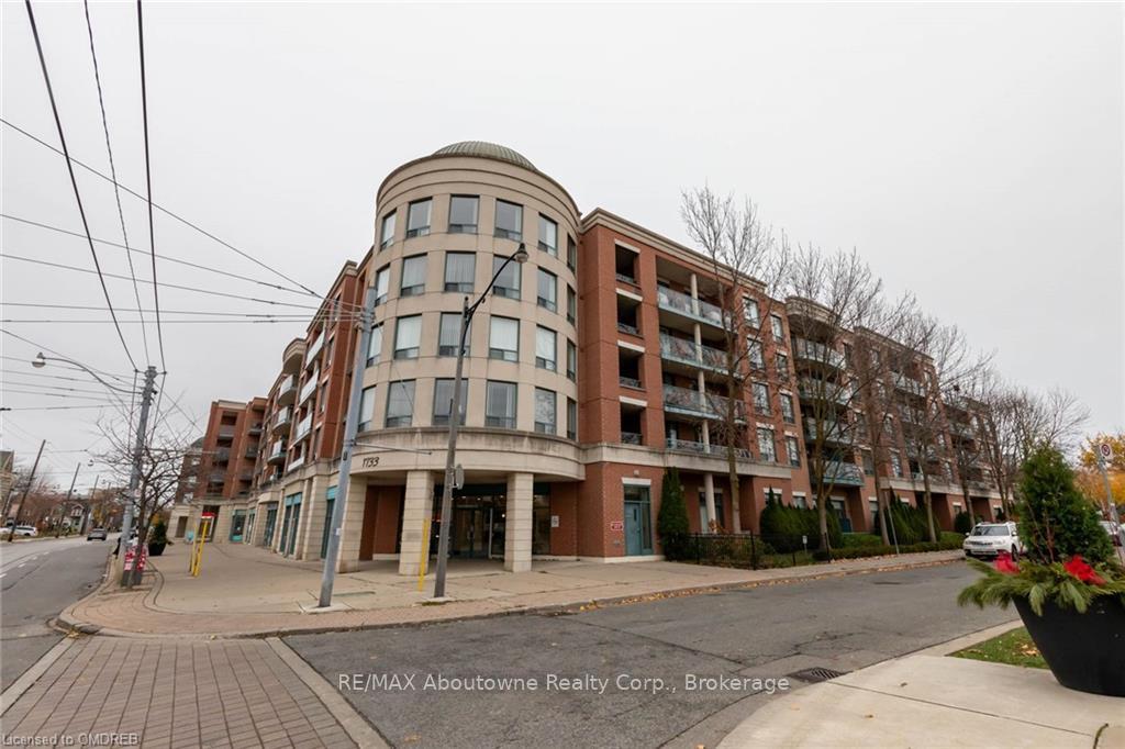 Front of Unit 404, 1733 Queen Street E