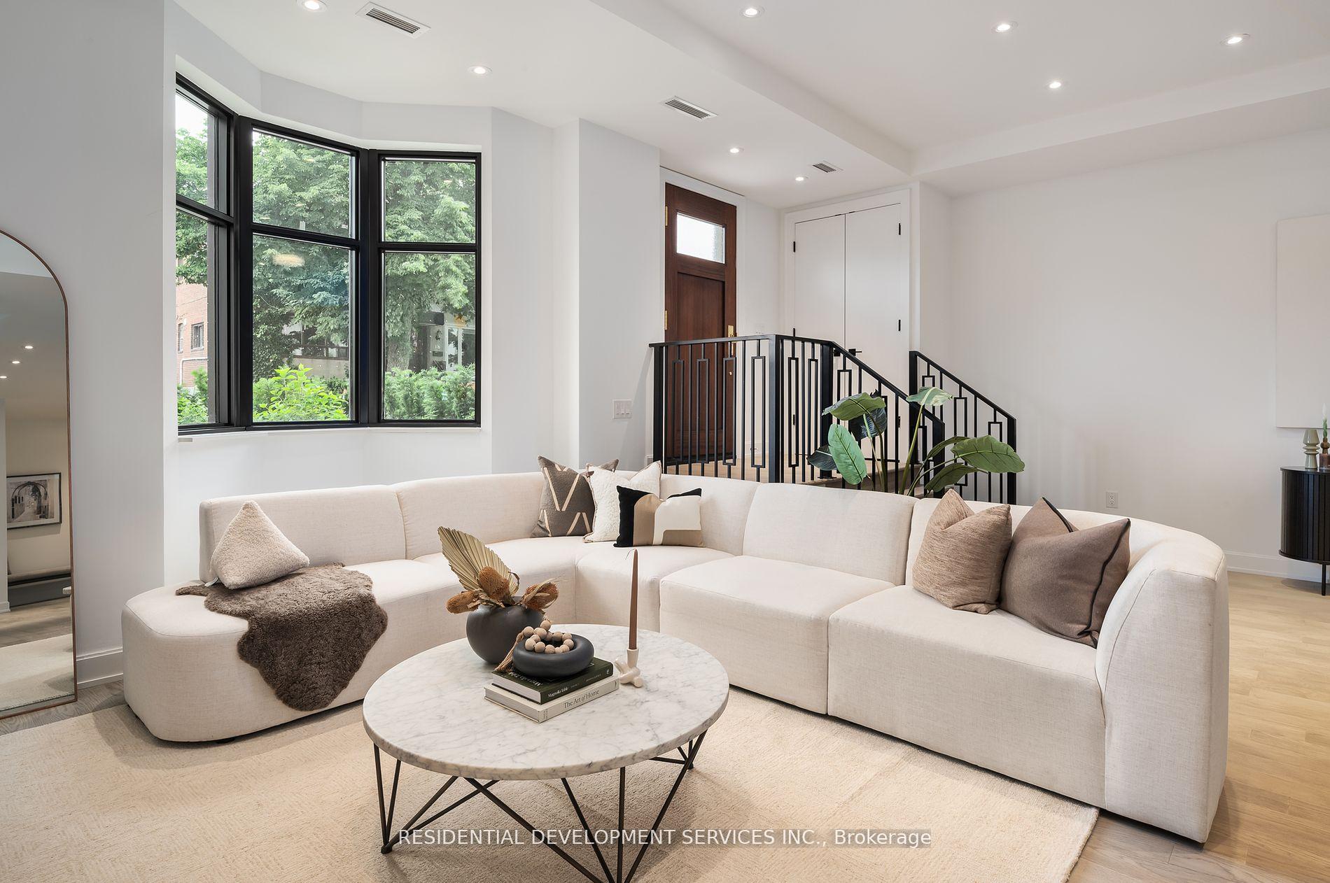 Photo 3 of Unit 102, 1 Strathgowan Avenue, Toronto, Lawrence Park North — HOMEH