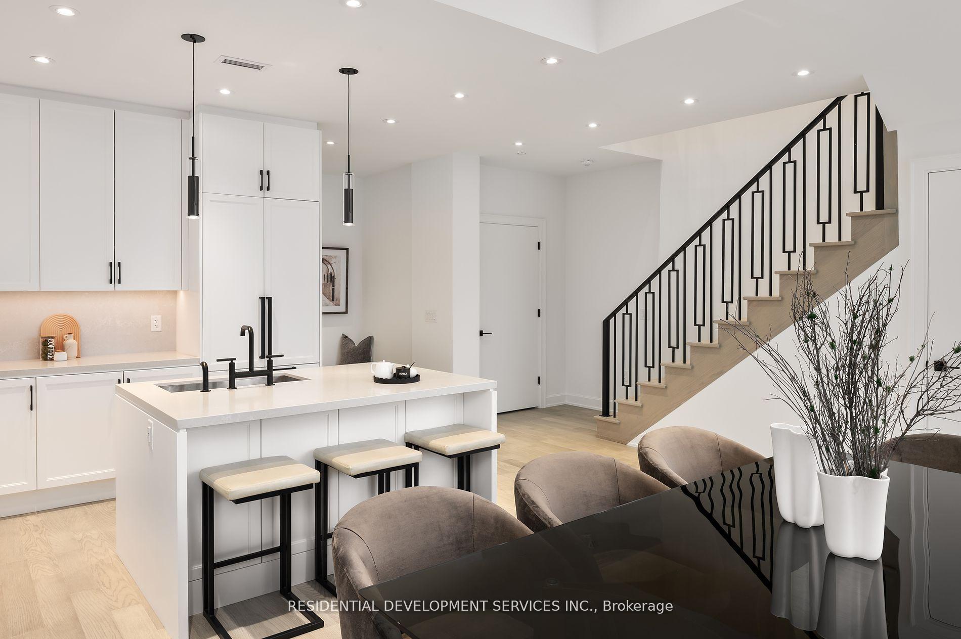 Photo 5 of Unit 102, 1 Strathgowan Avenue, Toronto, Lawrence Park North — HOMEH