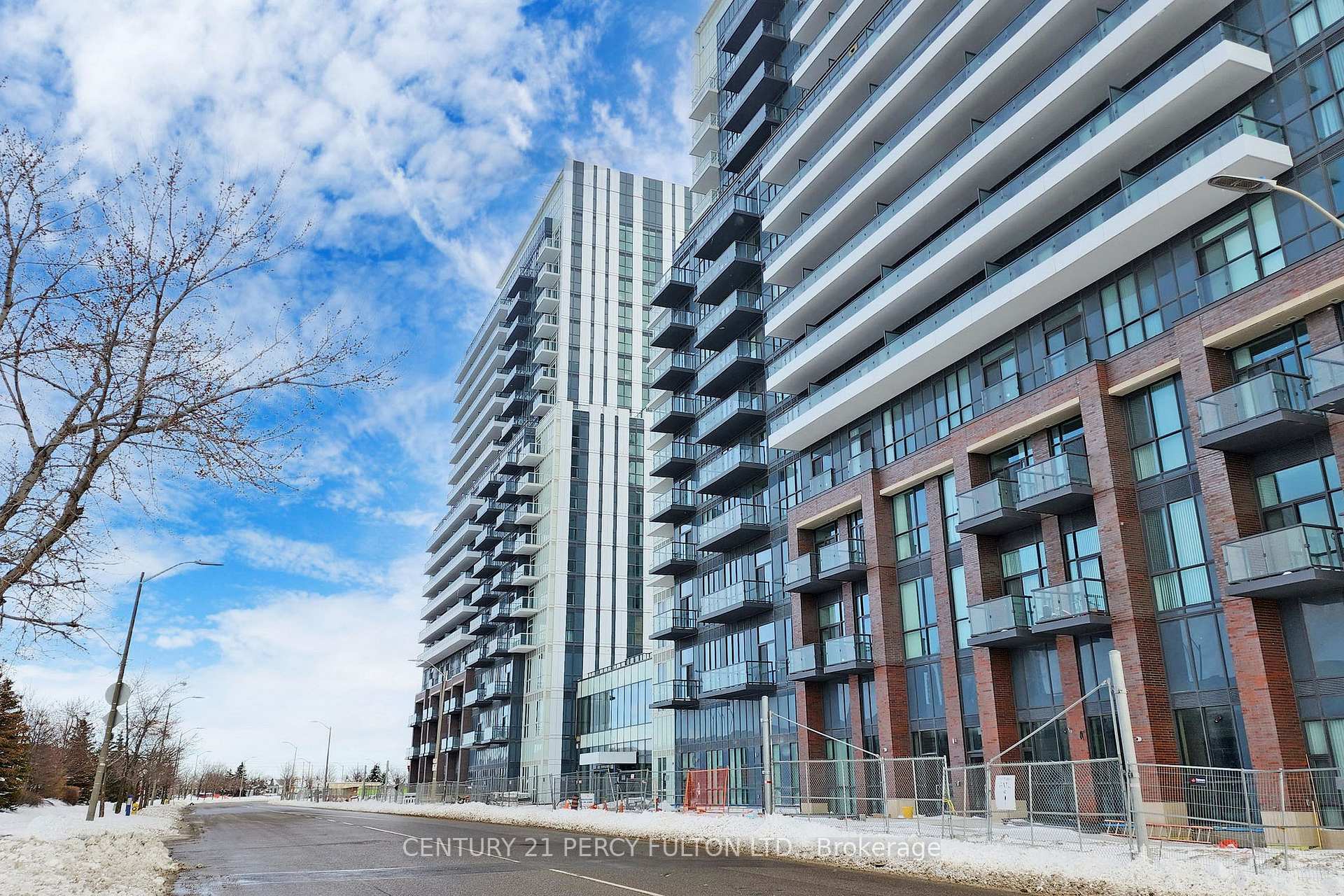 Photo 4 of Unit 208, 38 Honeycrisp Crescent, Vaughan, Vaughan Corporate Centre — HOMEH