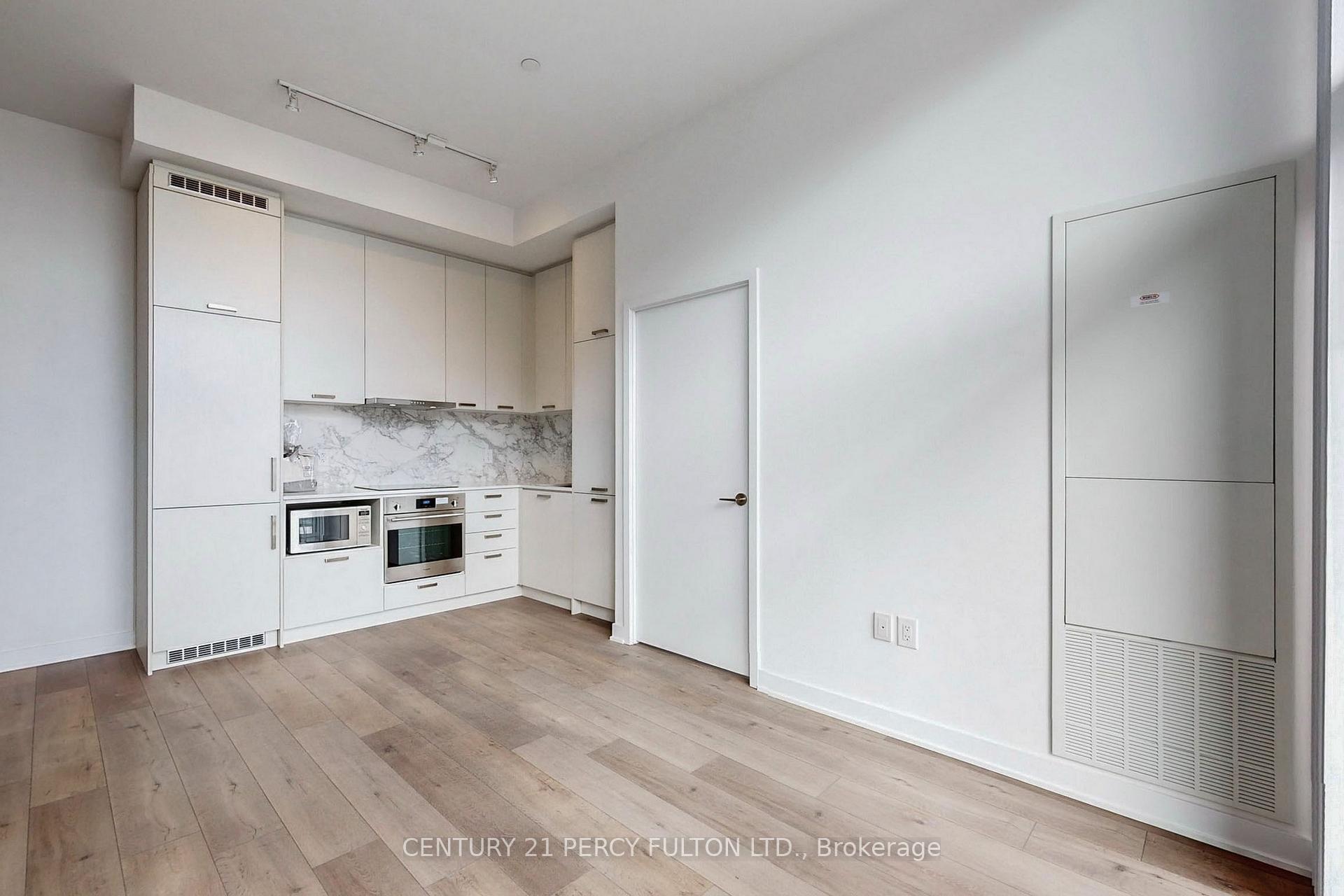 Photo 7 of Unit 208, 38 Honeycrisp Crescent, Vaughan, Vaughan Corporate Centre — HOMEH