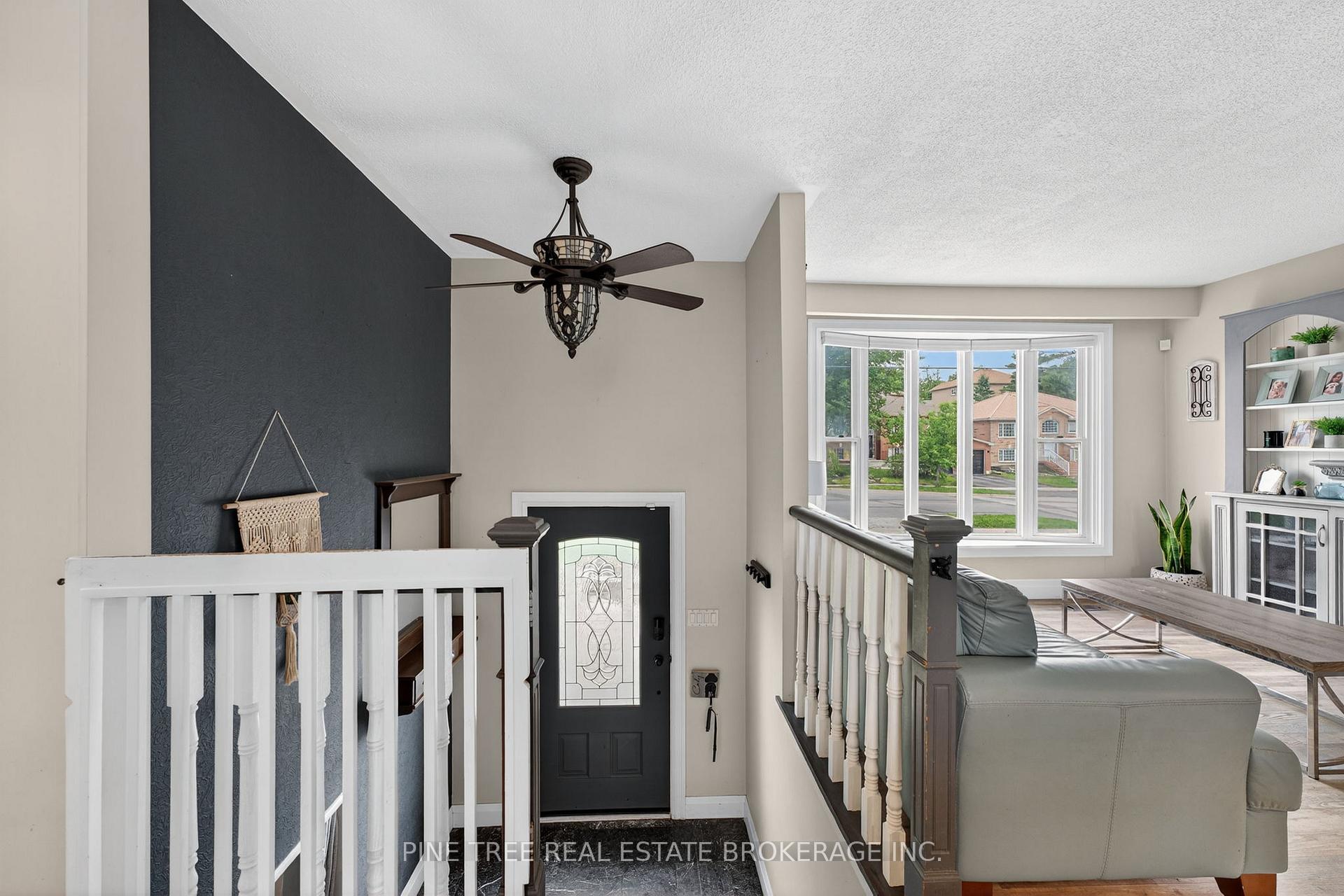 Photo 5 of 261 Edgehill Drive, Barrie, 400 West — HOMEH