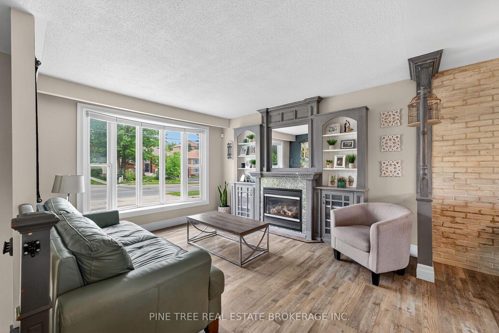 Photo 6 of 261 Edgehill Drive, Barrie, 400 West — HOMEH