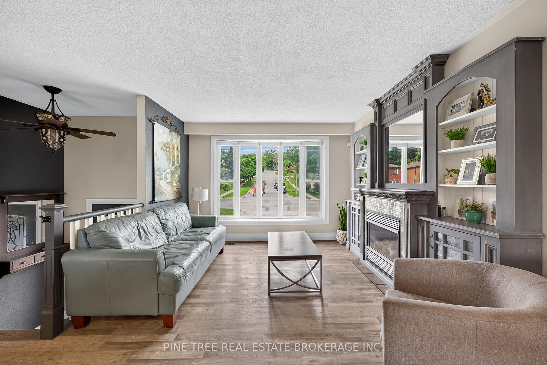 Photo 7 of 261 Edgehill Drive, Barrie, 400 West — HOMEH