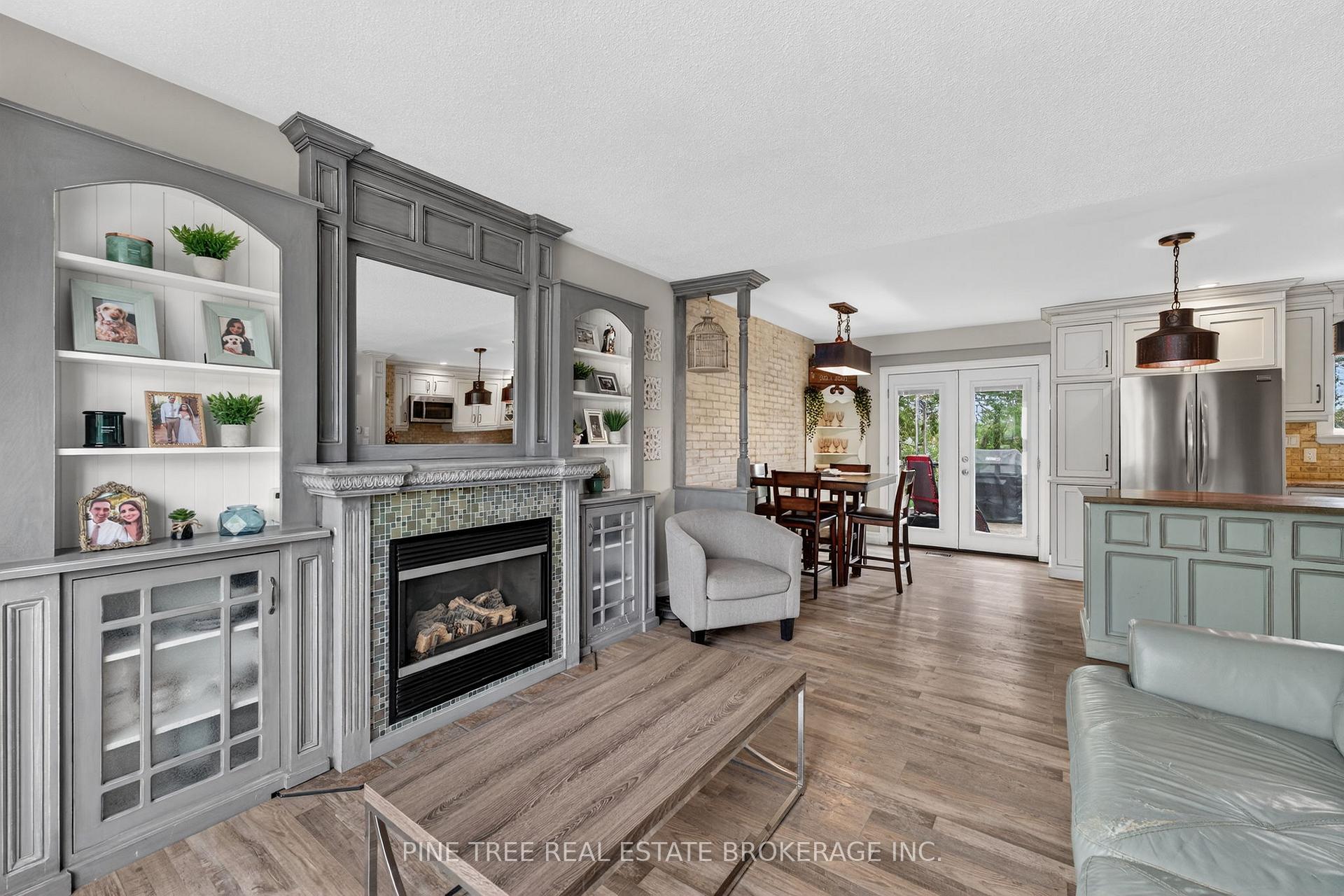 Photo 9 of 261 Edgehill Drive, Barrie, 400 West — HOMEH