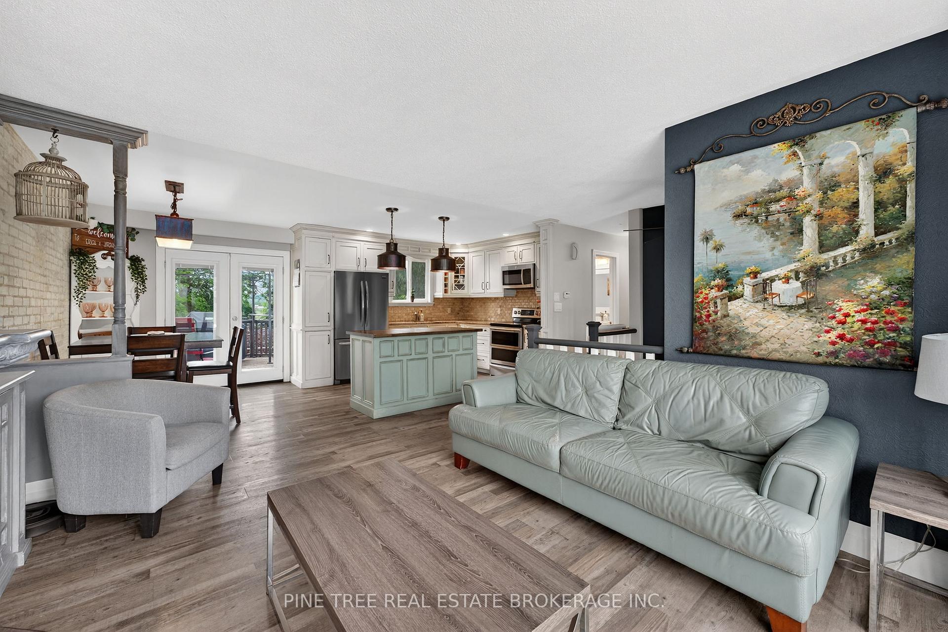 Photo 10 of 261 Edgehill Drive, Barrie, 400 West — HOMEH