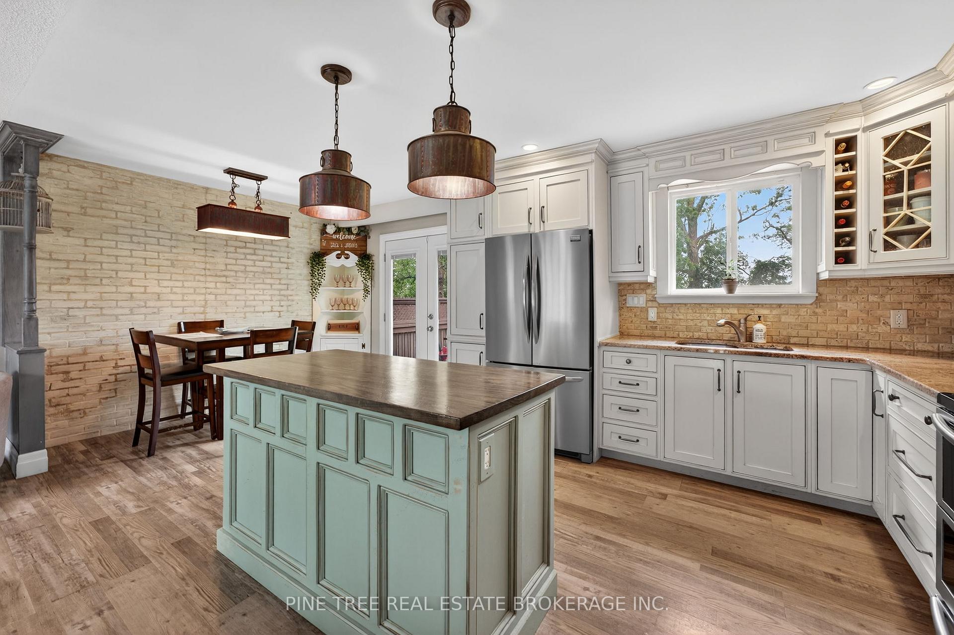 Photo 11 of 261 Edgehill Drive, Barrie, 400 West — HOMEH