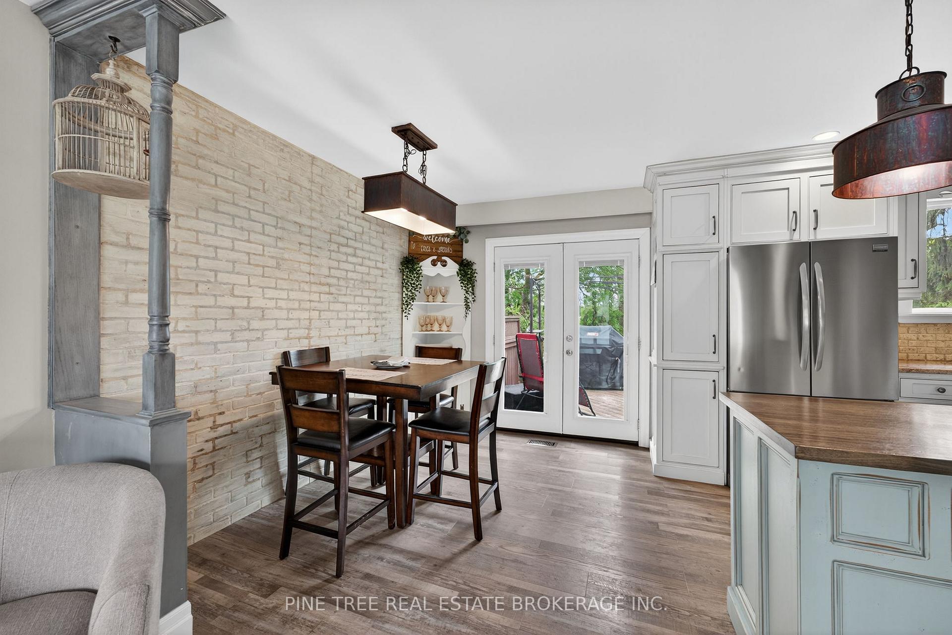 Photo 16 of 261 Edgehill Drive, Barrie, 400 West — HOMEH