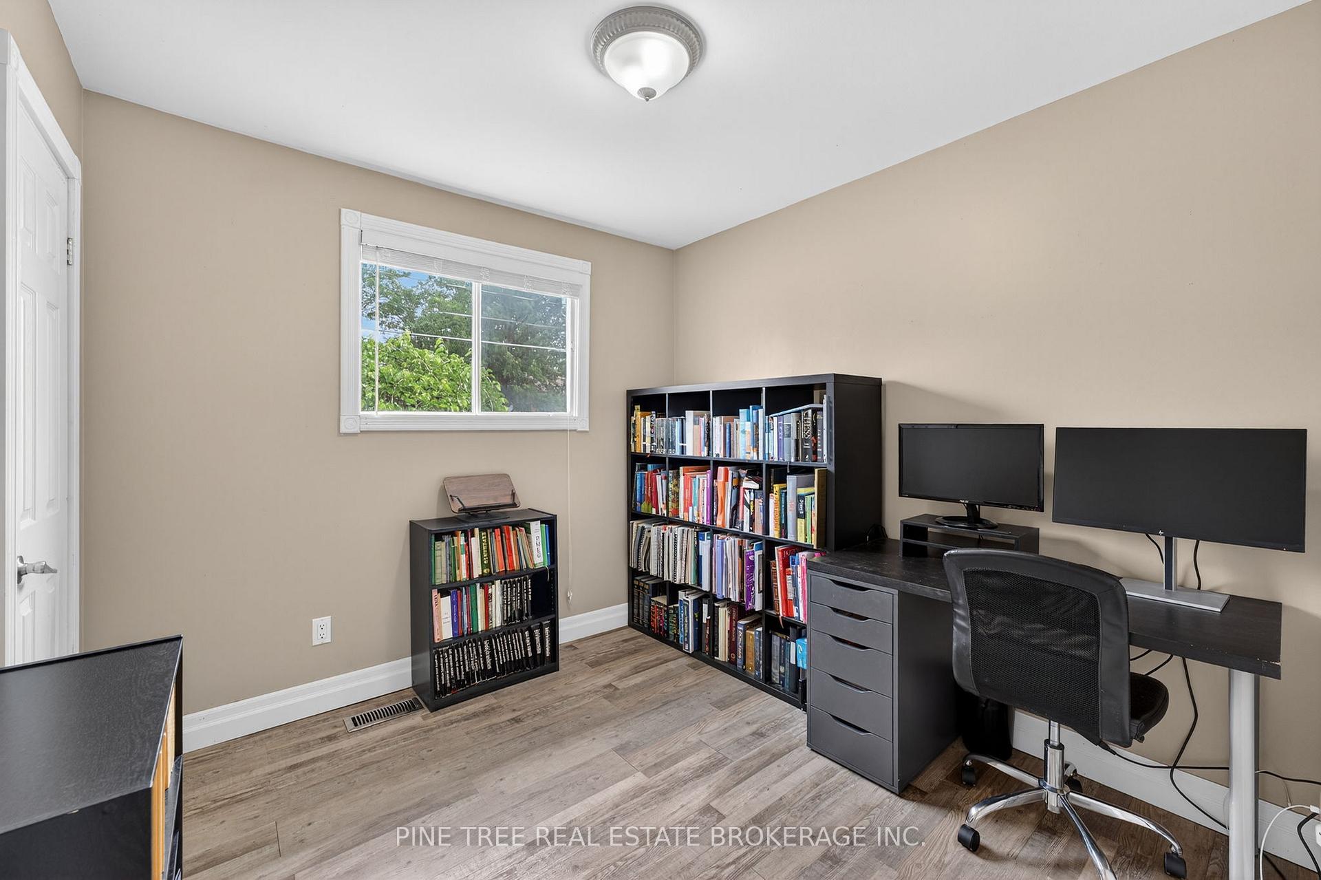 Photo 19 of 261 Edgehill Drive, Barrie, 400 West — HOMEH