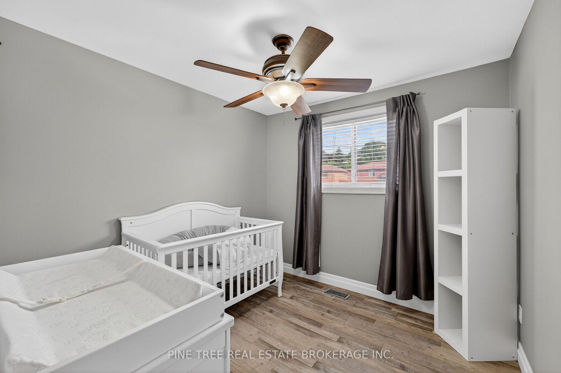 Photo 24 of 261 Edgehill Drive, Barrie, 400 West — HOMEH