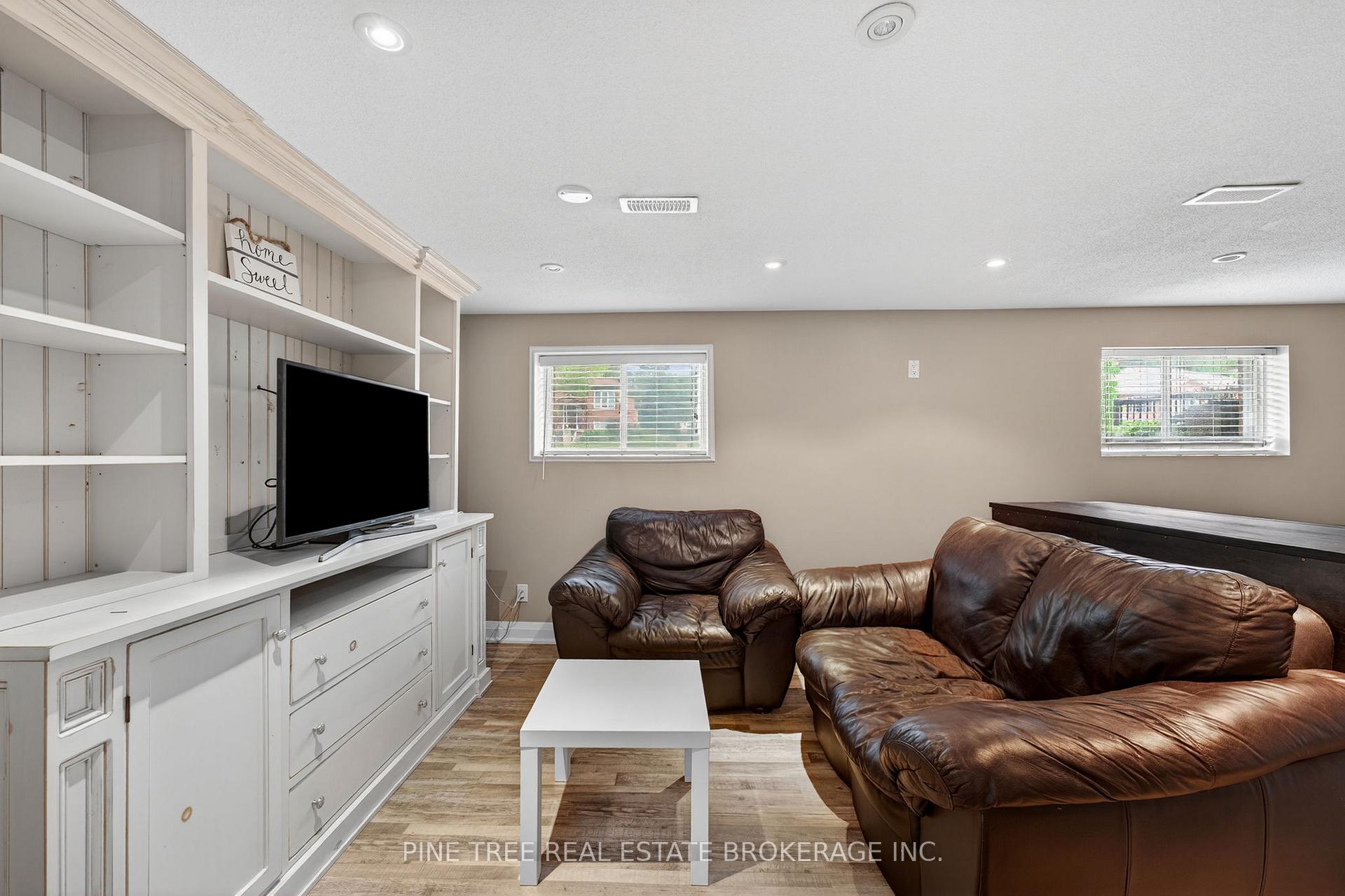 Photo 27 of 261 Edgehill Drive, Barrie, 400 West — HOMEH