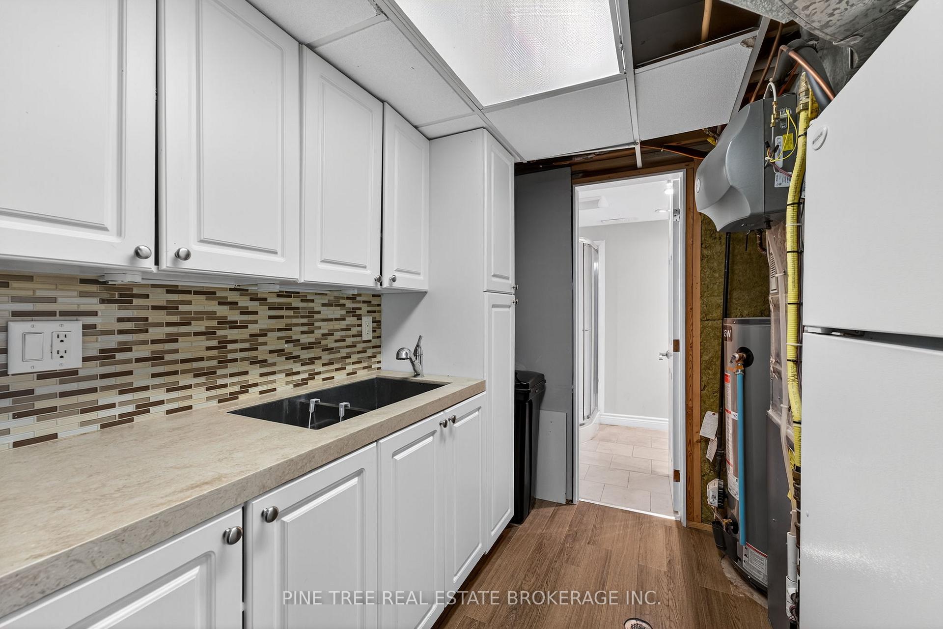 Photo 32 of 261 Edgehill Drive, Barrie, 400 West — HOMEH
