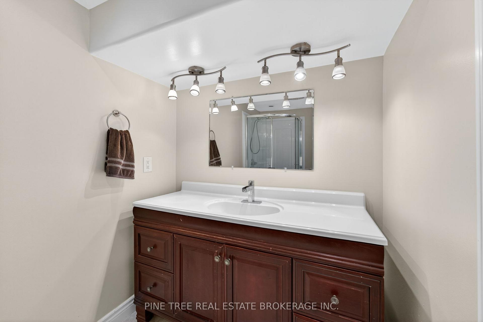 Photo 34 of 261 Edgehill Drive, Barrie, 400 West — HOMEH