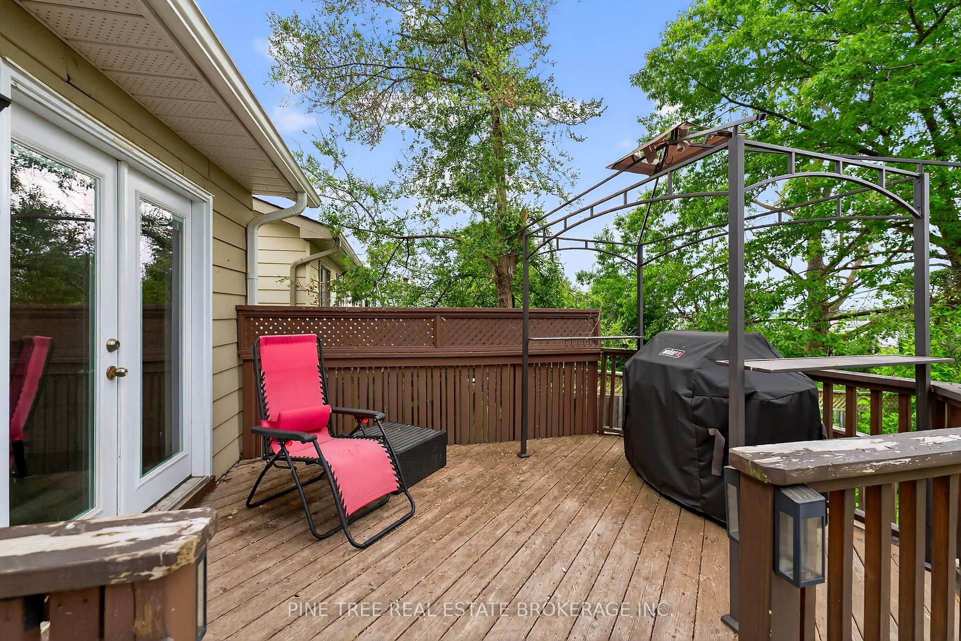 Photo 37 of 261 Edgehill Drive, Barrie, 400 West — HOMEH