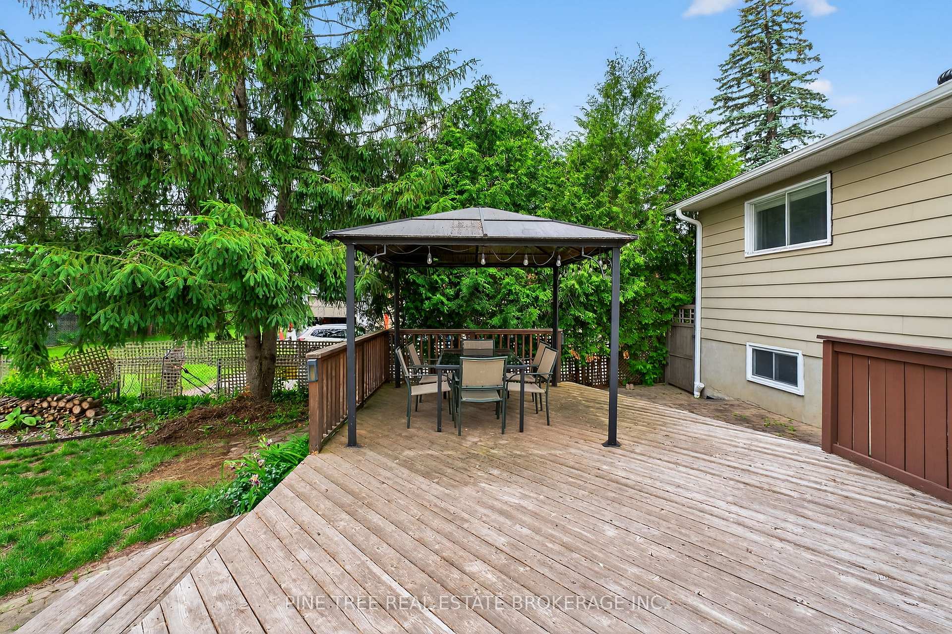 Photo 39 of 261 Edgehill Drive, Barrie, 400 West — HOMEH