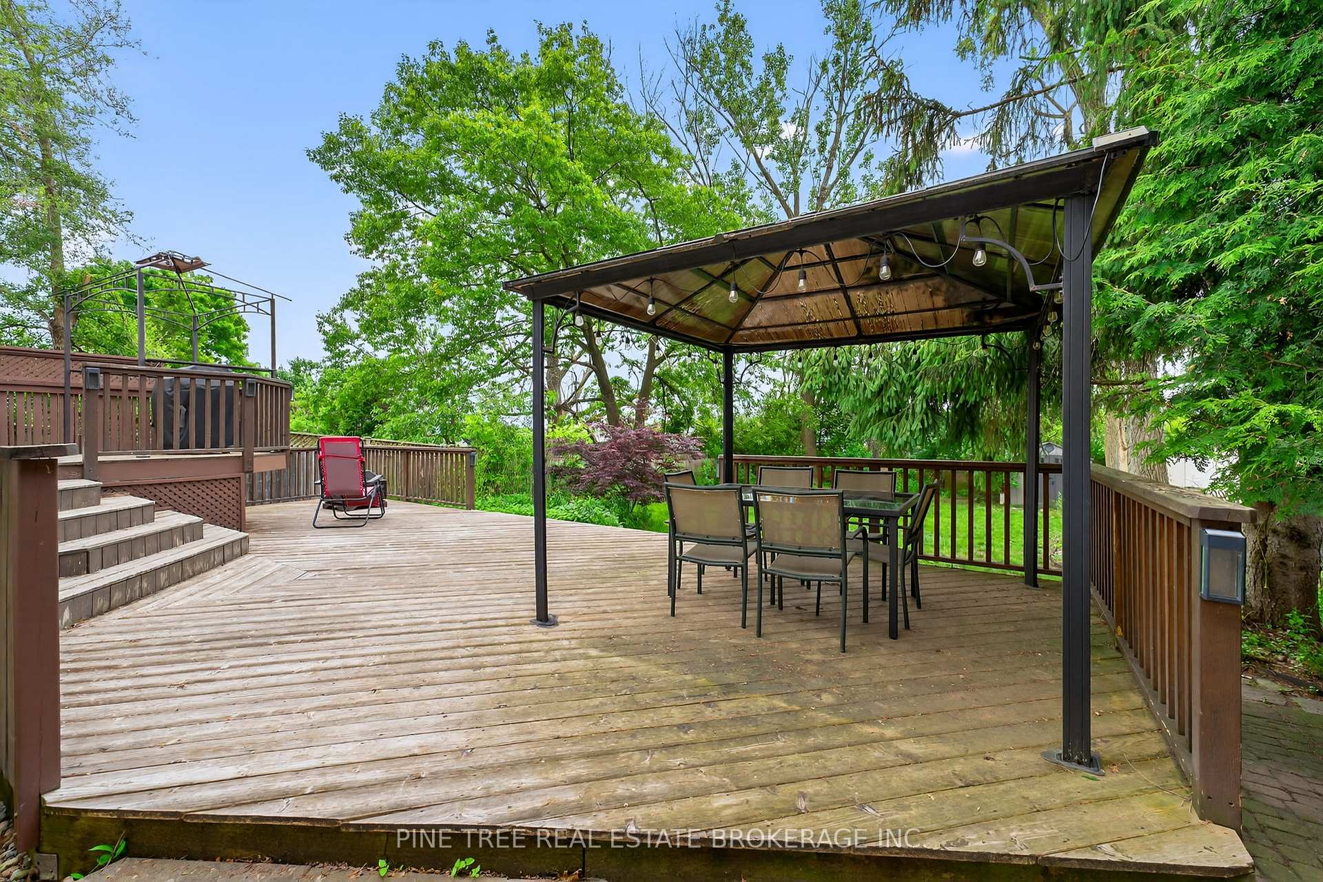 Photo 40 of 261 Edgehill Drive, Barrie, 400 West — HOMEH