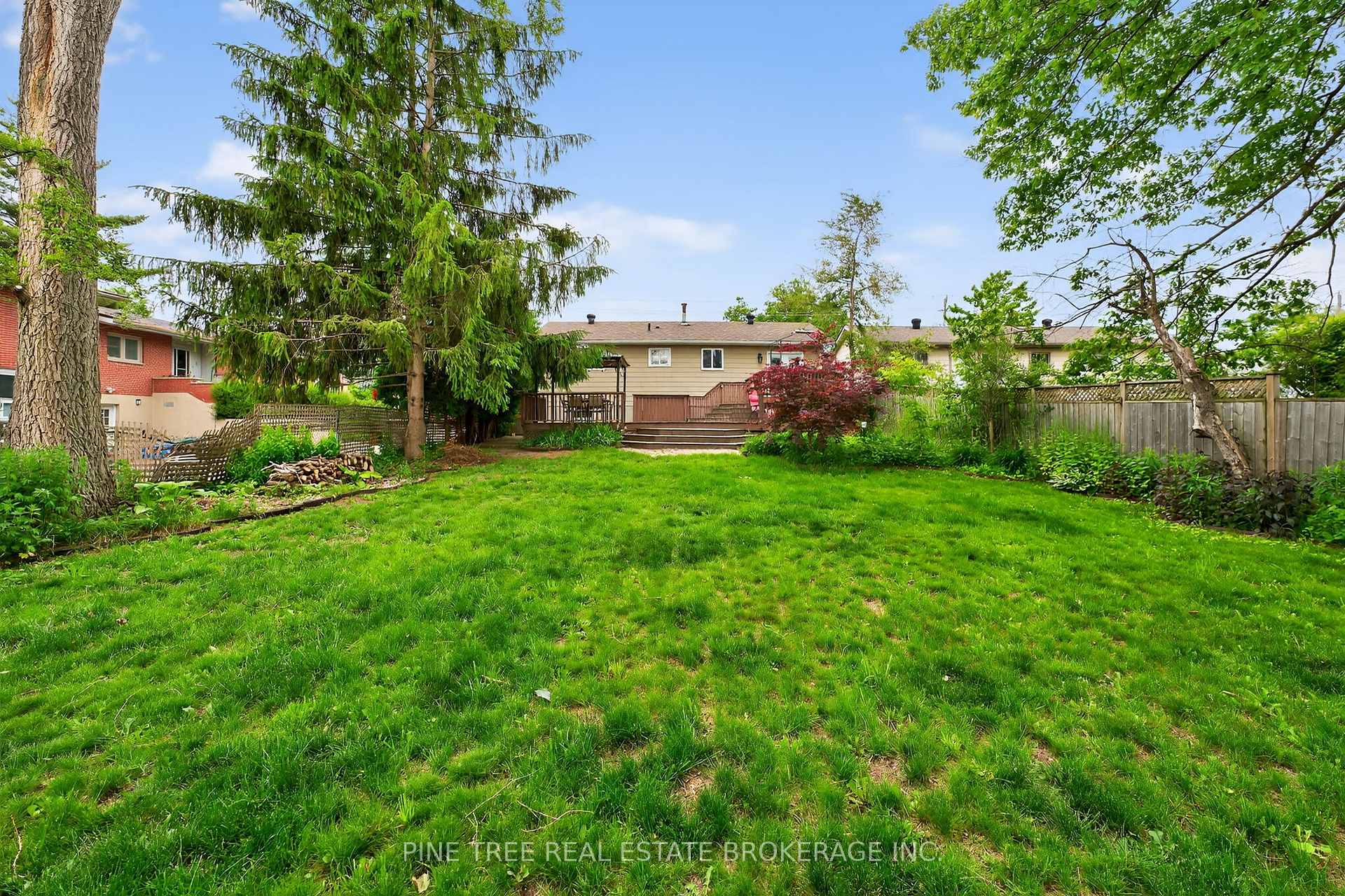 Photo 42 of 261 Edgehill Drive, Barrie, 400 West — HOMEH
