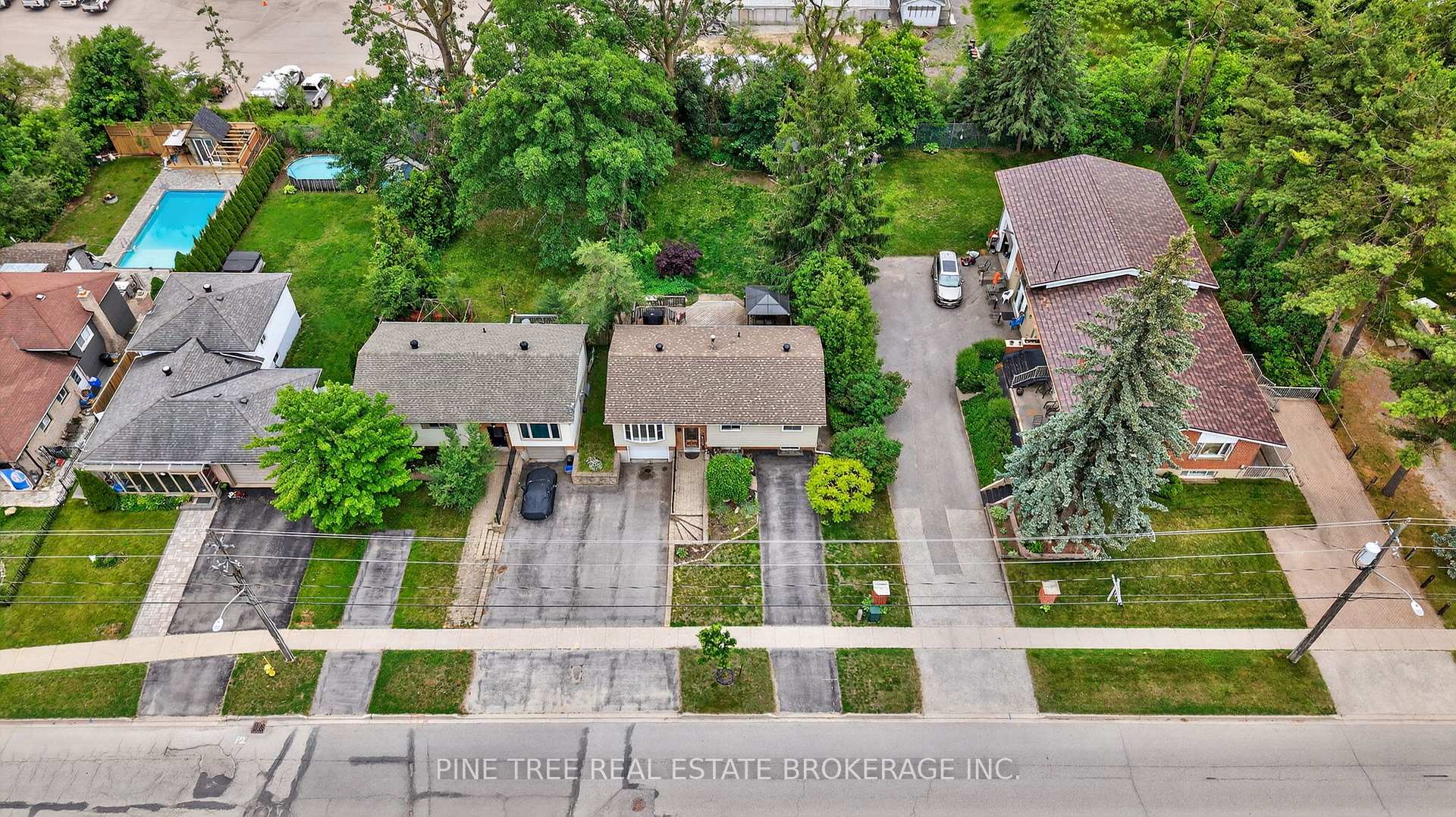 Photo 44 of 261 Edgehill Drive, Barrie, 400 West — HOMEH