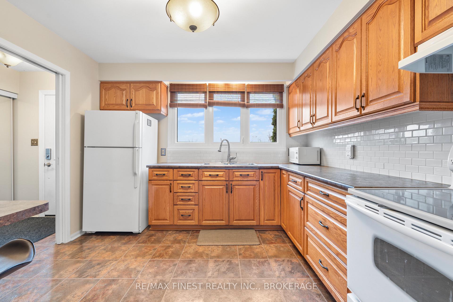 Photo 12 of Unit 23, 115 Wright Crescent, Kingston, Central City East — HOMEH