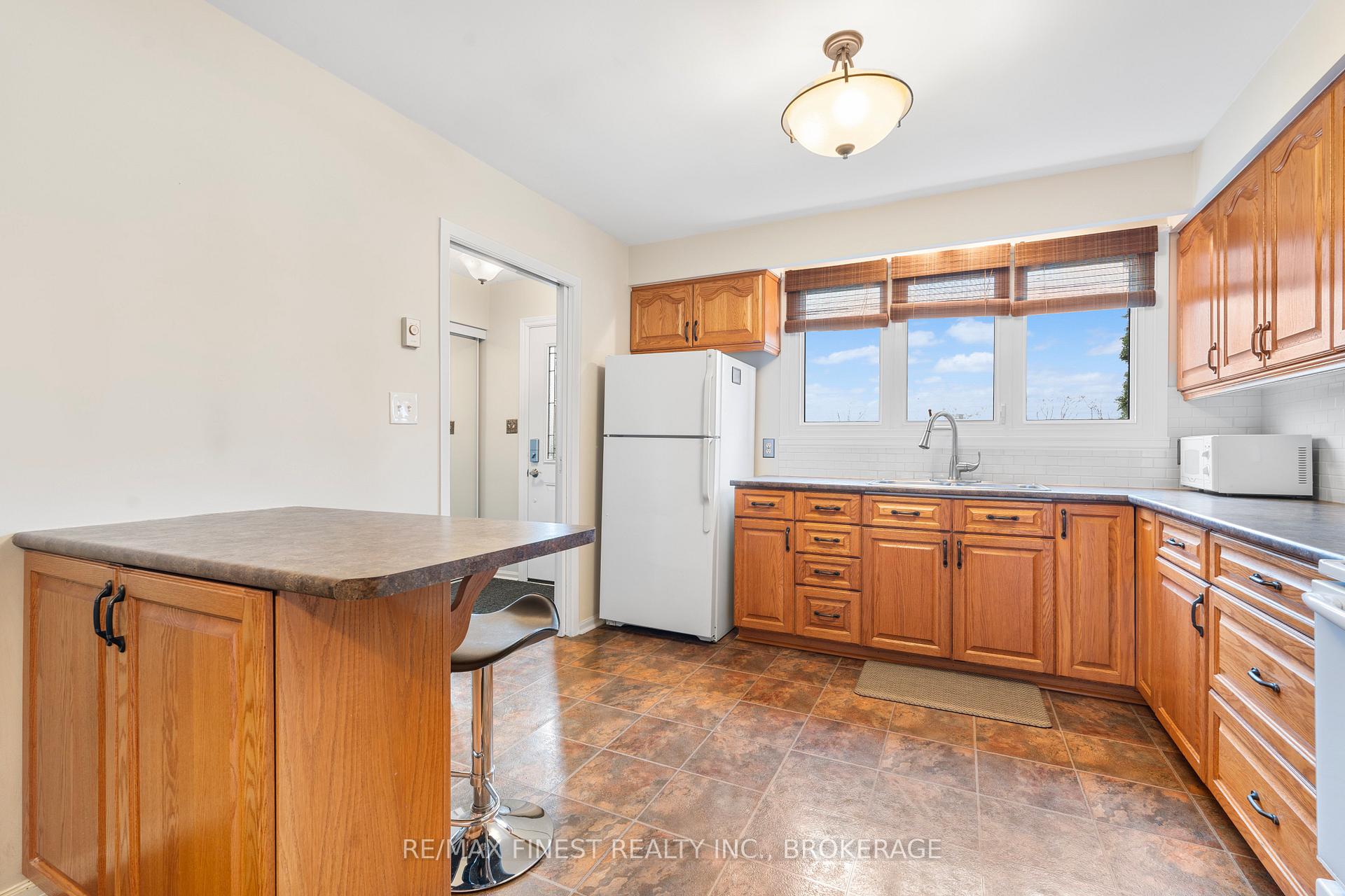 Photo 13 of Unit 23, 115 Wright Crescent, Kingston, Central City East — HOMEH
