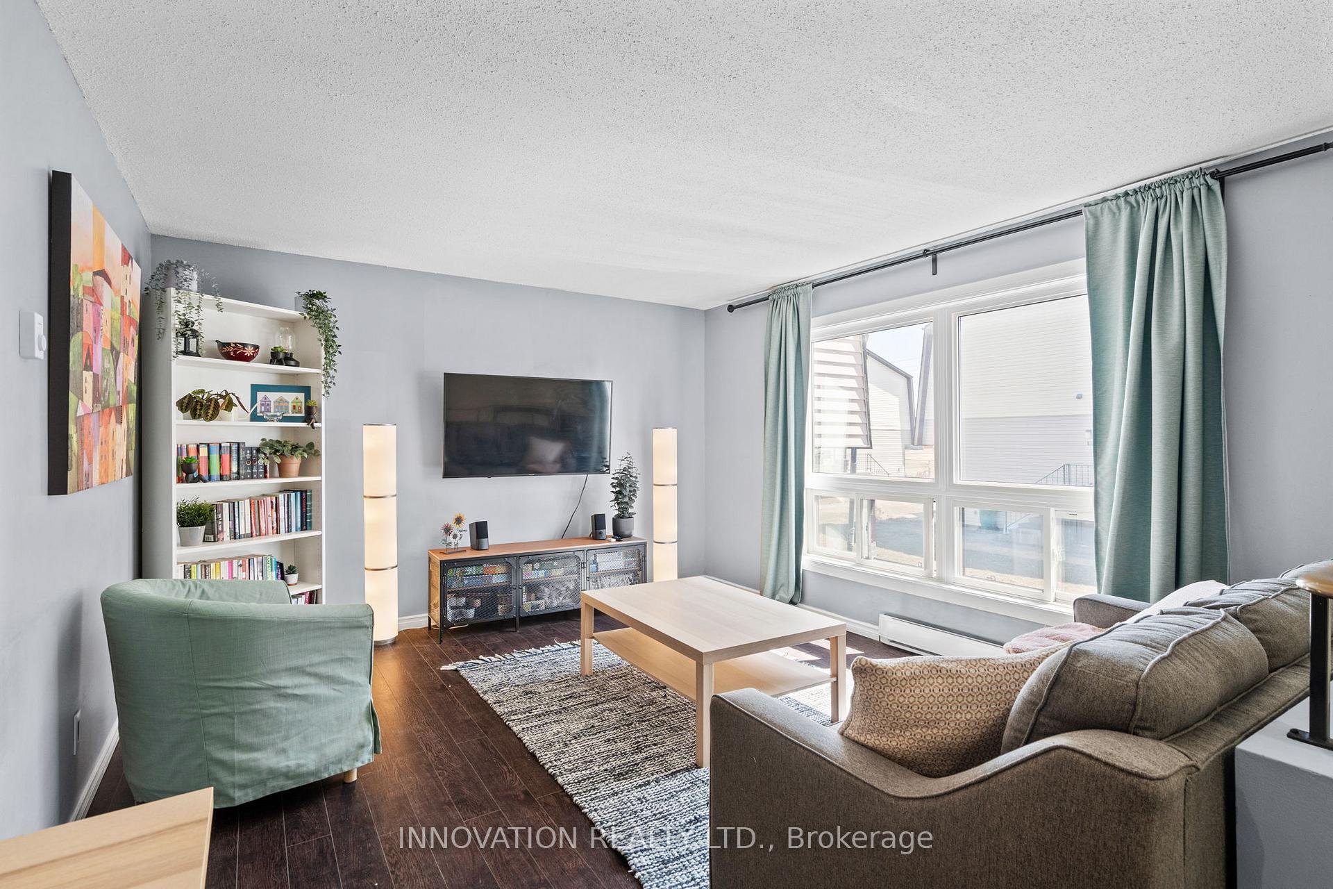 Photo 7 of Unit B, 20 Woodvale Green, Ottawa, Craig Henry/Woodvale — HOMEH