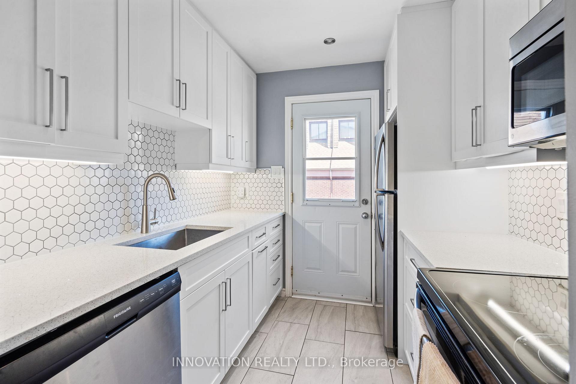 Photo 15 of Unit B, 20 Woodvale Green, Ottawa, Craig Henry/Woodvale — HOMEH