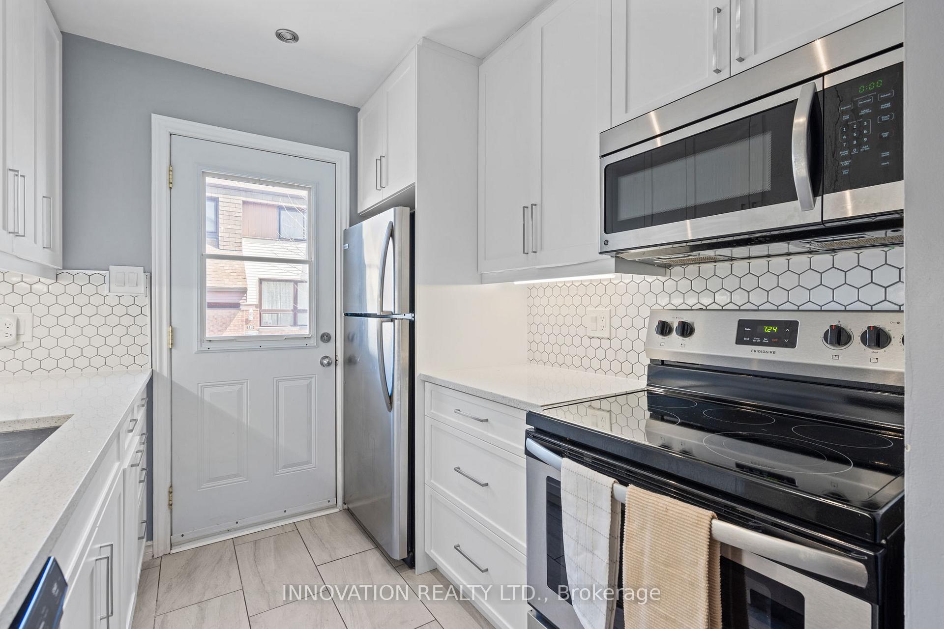 Photo 16 of Unit B, 20 Woodvale Green, Ottawa, Craig Henry/Woodvale — HOMEH
