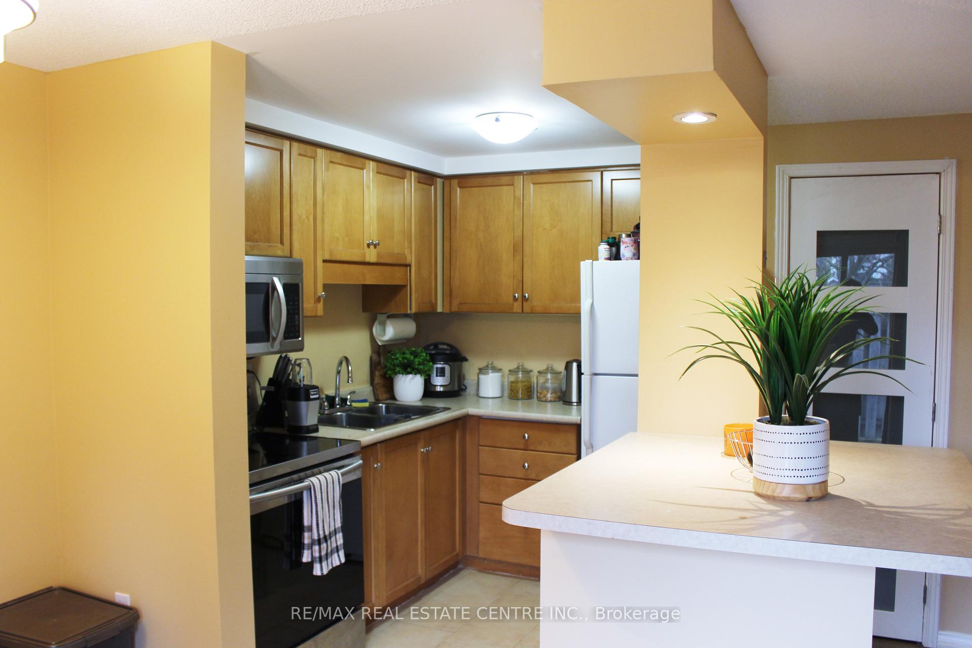 Photo 7 of Unit 41, 66 Rodgers Road, Guelph, Kortright West — HOMEH