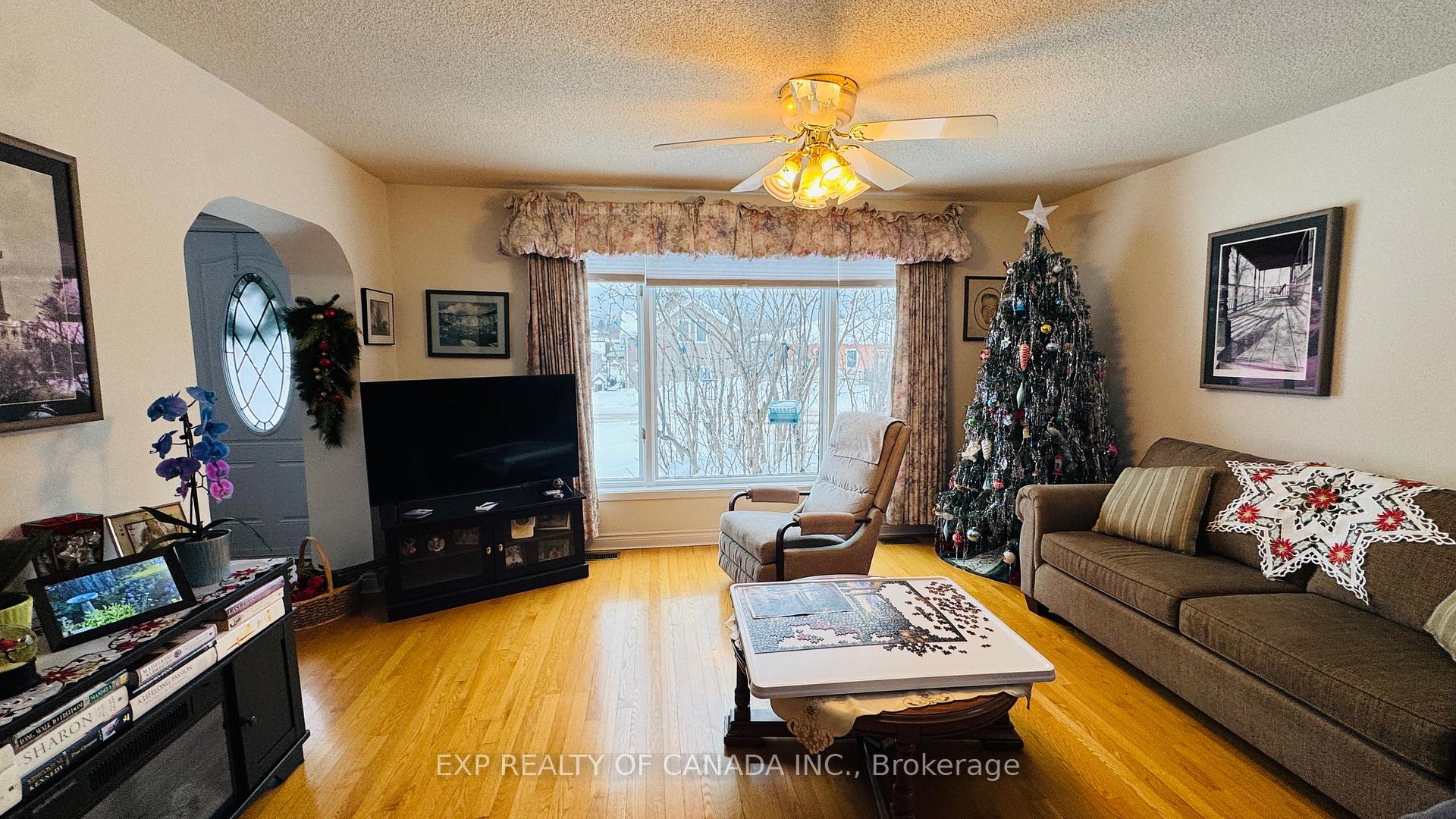 Photo 6 of 366 Ninth Avenue, Cochrane — HOMEH