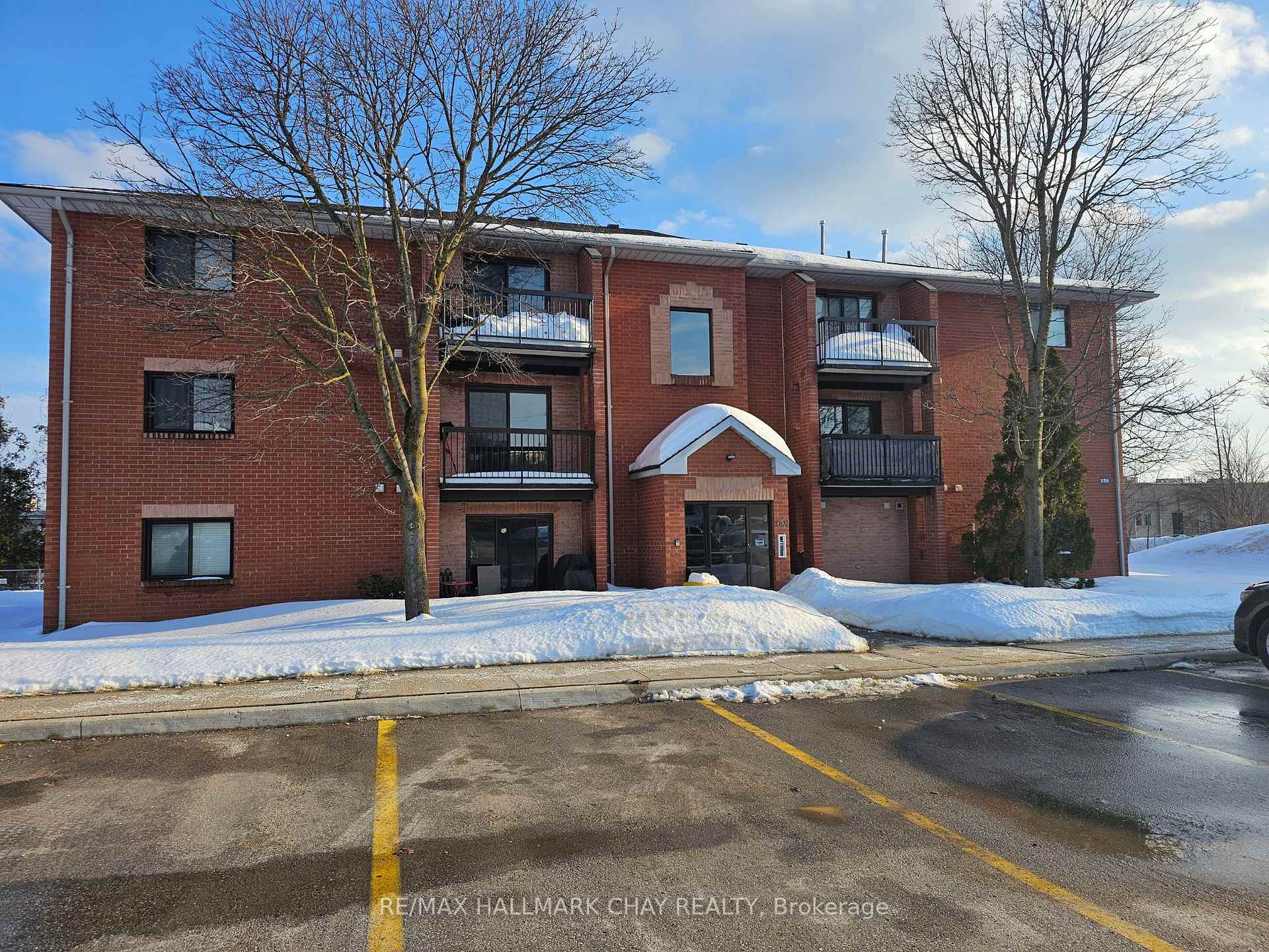 Photo 1 of Unit J11, 159 Edgehill Drive, Barrie, Letitia Heights — HOMEH