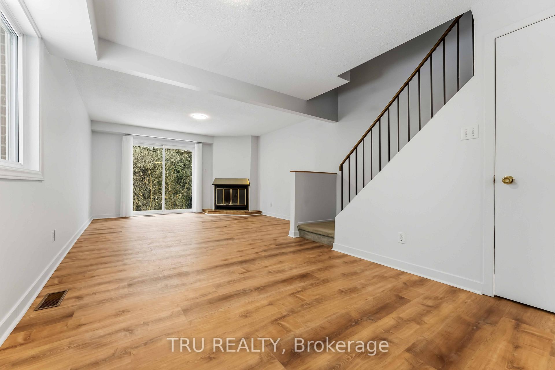 Photo 5 of Unit 37, 6512 Bilberry Drive, Ottawa, Orleans Wood — HOMEH
