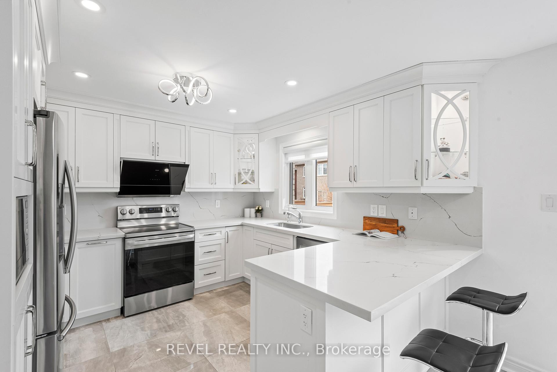Photo 9 of 25 Mccourt Drive, Ajax, South East — HOMEH