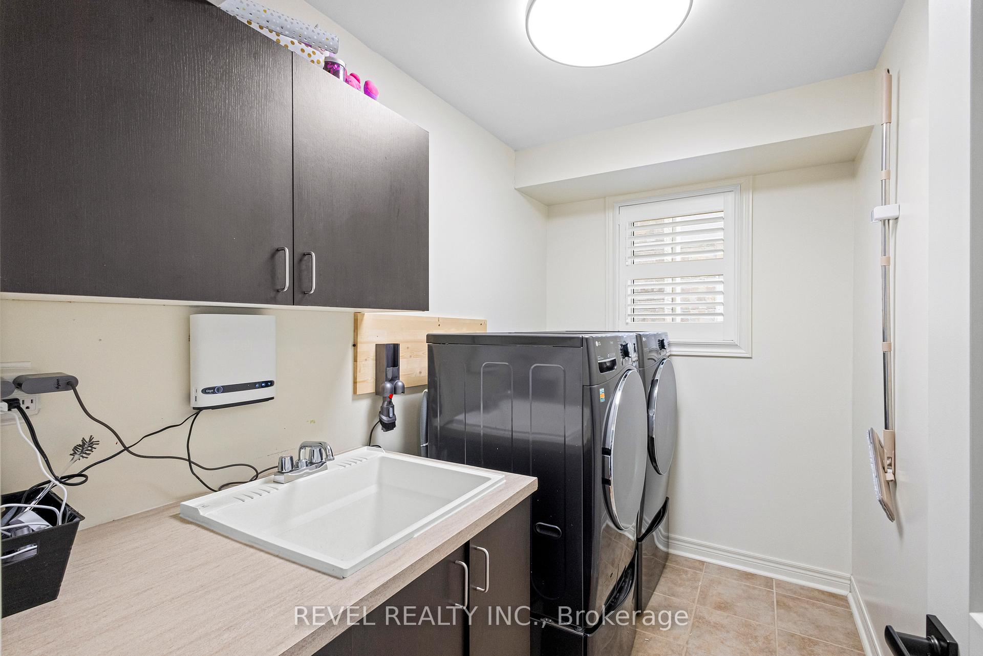 Photo 15 of 25 Mccourt Drive, Ajax, South East — HOMEH