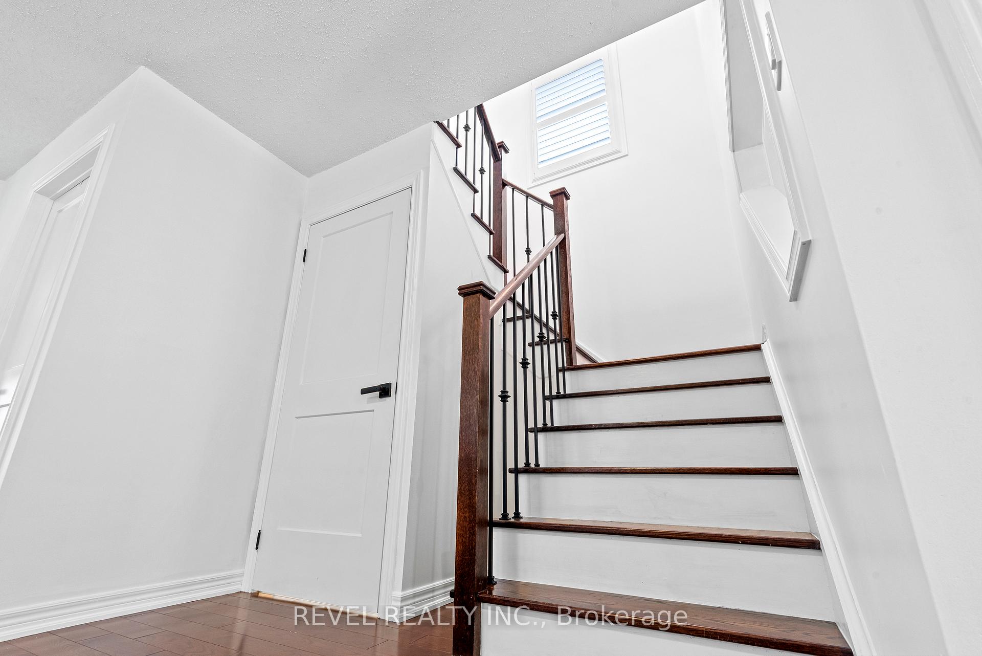 Photo 16 of 25 Mccourt Drive, Ajax, South East — HOMEH
