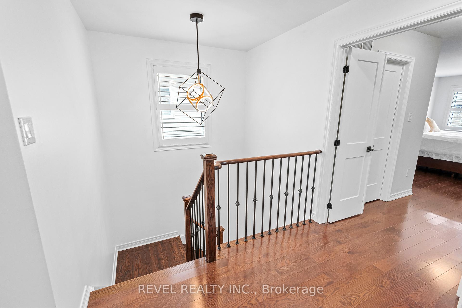 Photo 17 of 25 Mccourt Drive, Ajax, South East — HOMEH